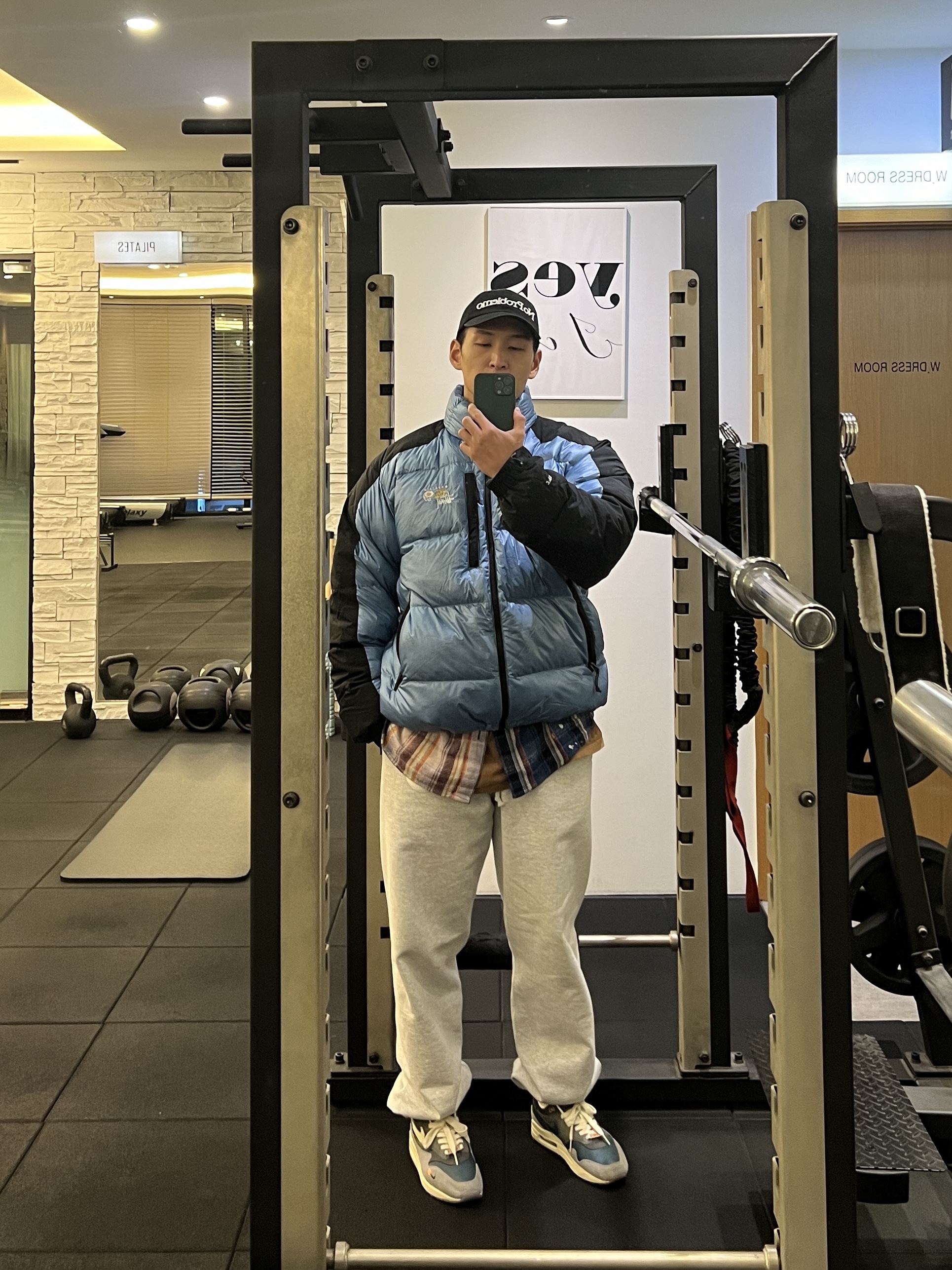 Jordan x Awake NY Flannel Shirt Blackened Blue (FQ5453-498), Stussy Built To Last Pigment Dyed T-Shirt Brown 착용 스타일