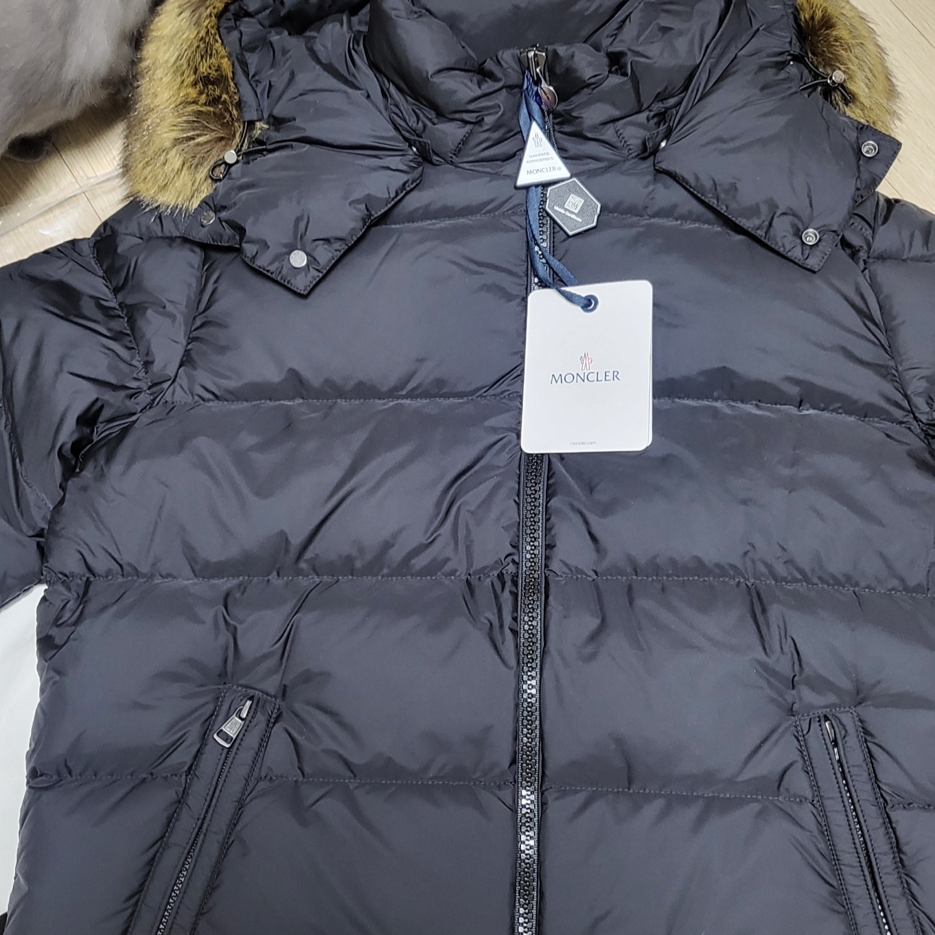 Moncler Mayaf Short Down Jacket Black - 24FW 착용 스타일