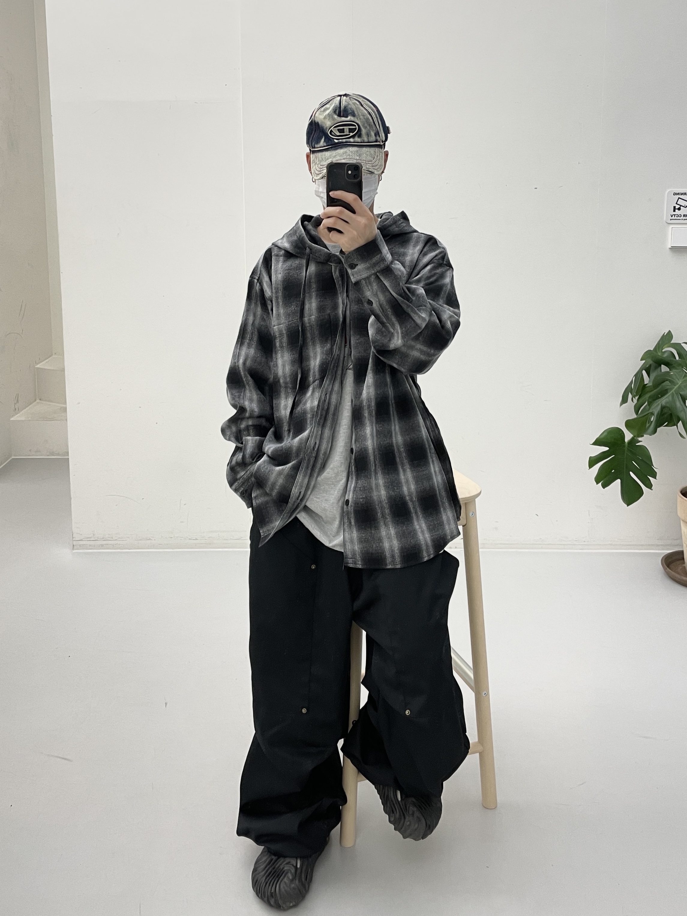 Diesel C-Seymon Treated Denim Baseball Cap Blue White, Crocs x Salehe Bembury Pollex Clog Sasquatch 착용 스타일
