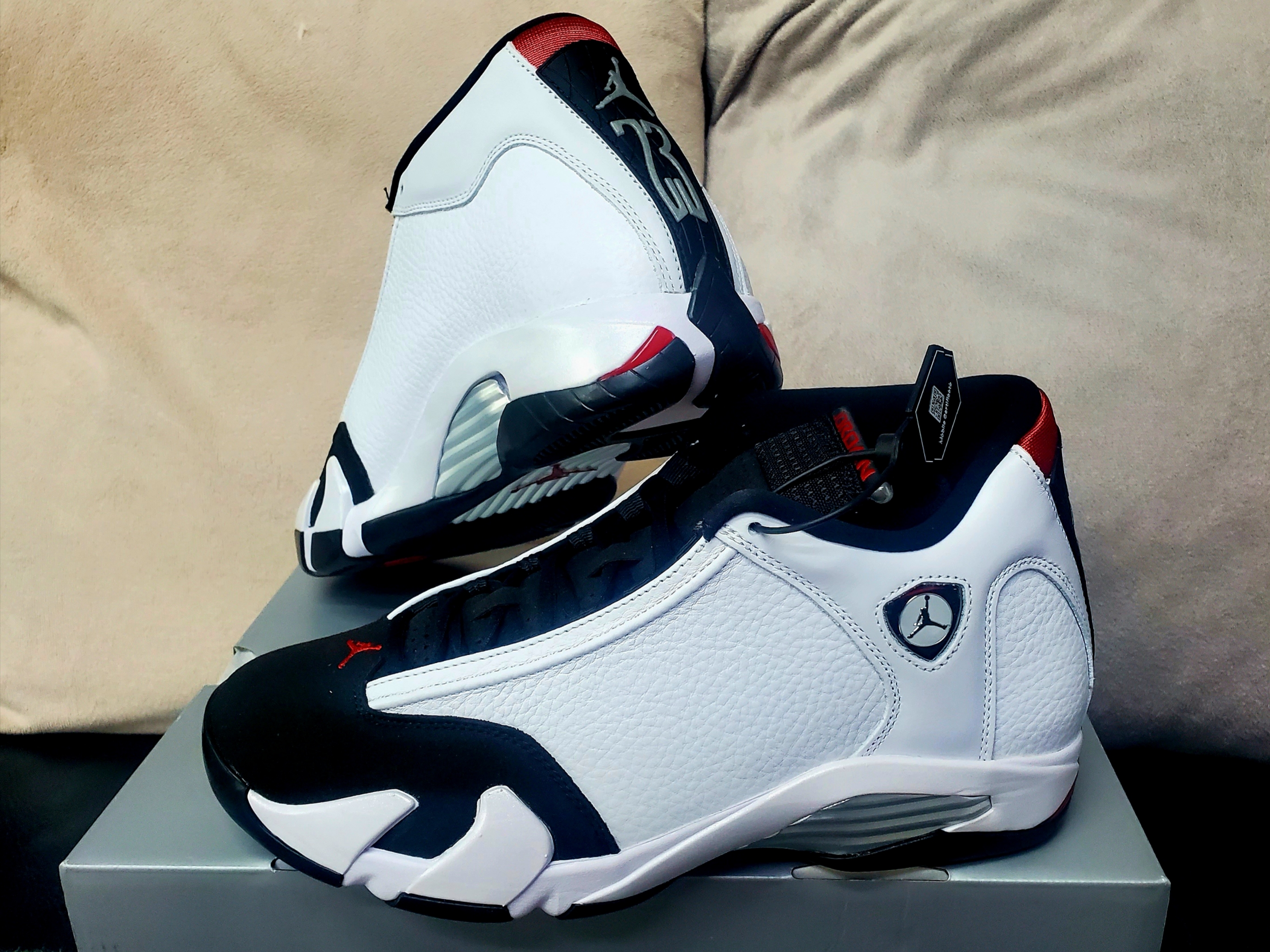 Jordan 14 Retro Black Toe 2024 착용 스타일 - 1