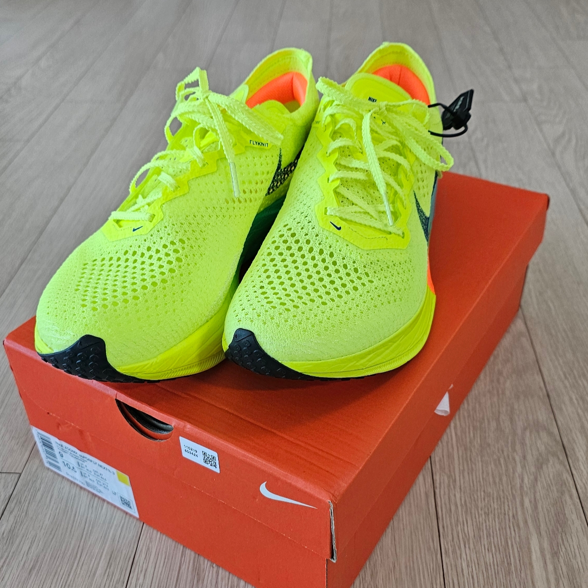 Nike ZoomX Vaporfly Next% 3 Volt Scream Green 착용 스타일