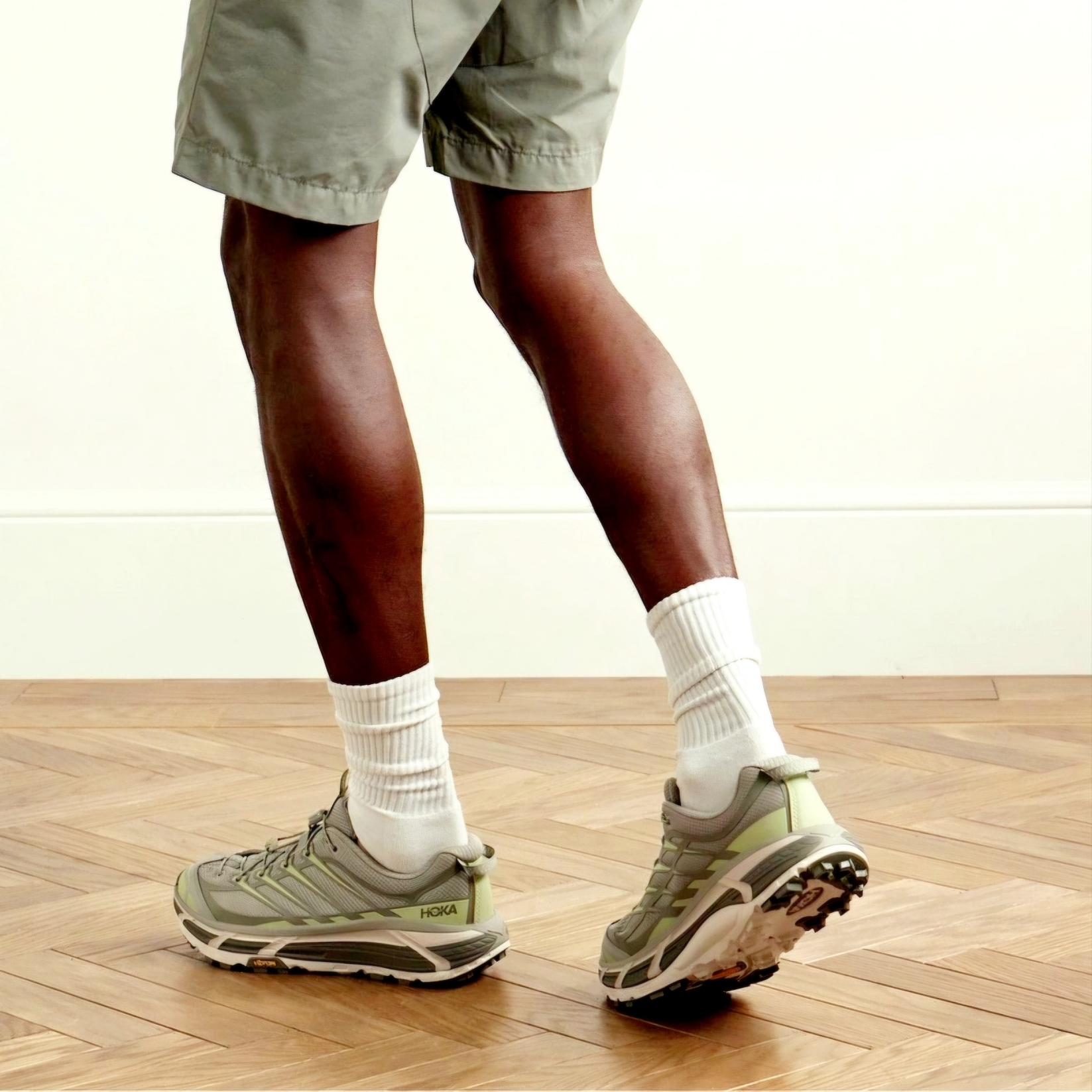 Hoka Mafate Three 2 Barely Seed Green, Hoka x Satisfy Mafate Speed 4 Lite Coffee 착용 스타일