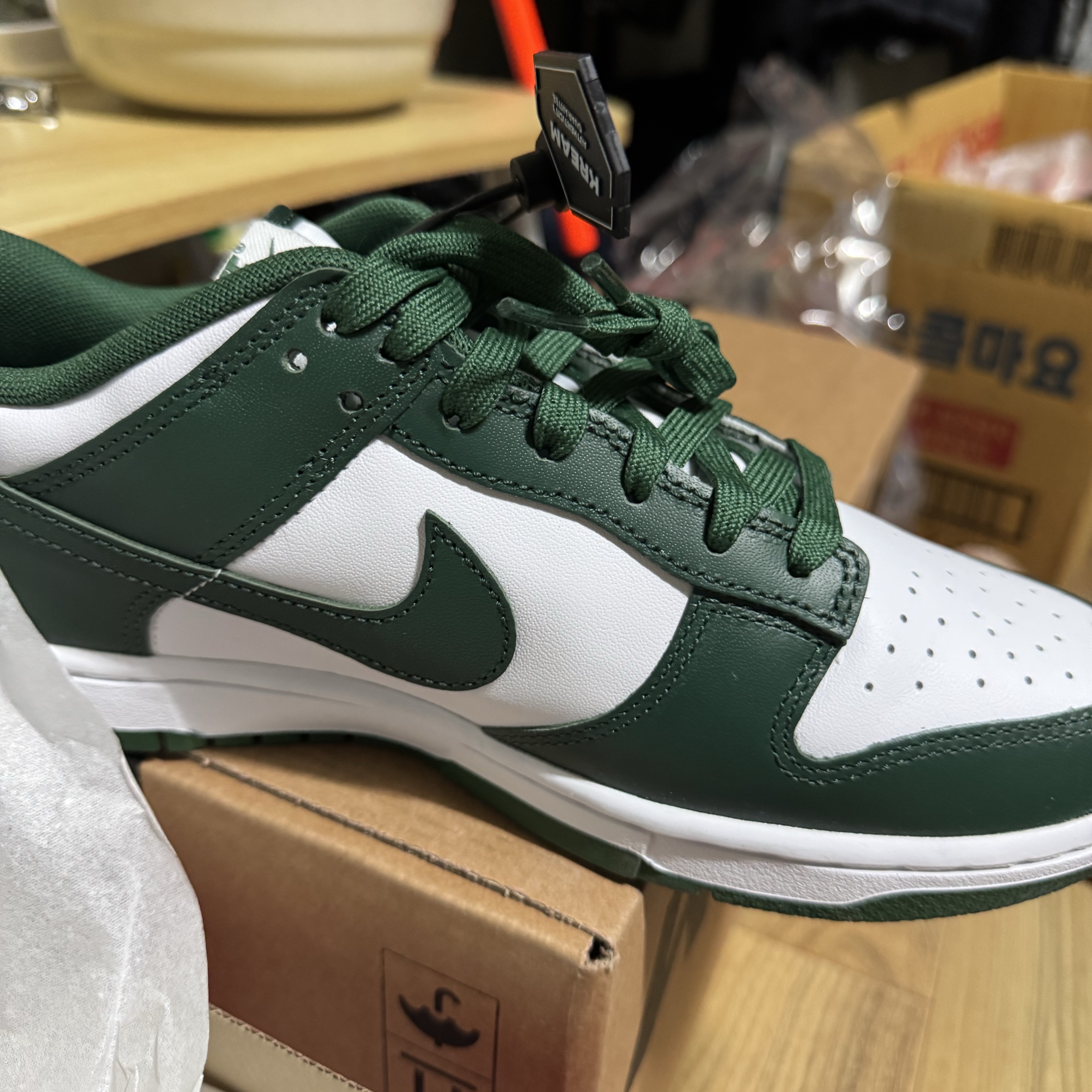 Nike Dunk Low Retro Varsity Green 착용 스타일