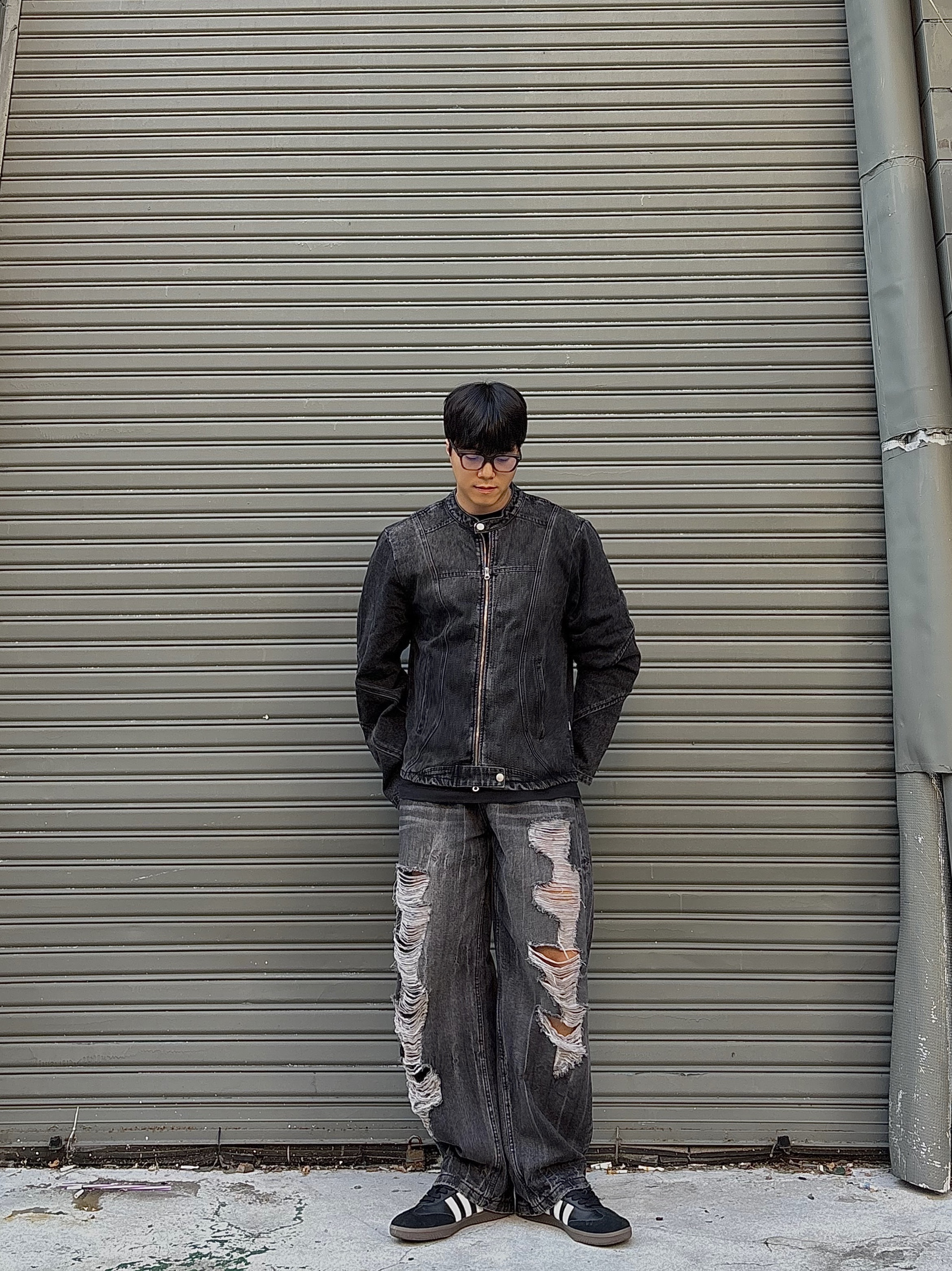 Dominant Curved Biker Denim Jacket Black, Adidas Samba OG Black White Gum 착용 스타일