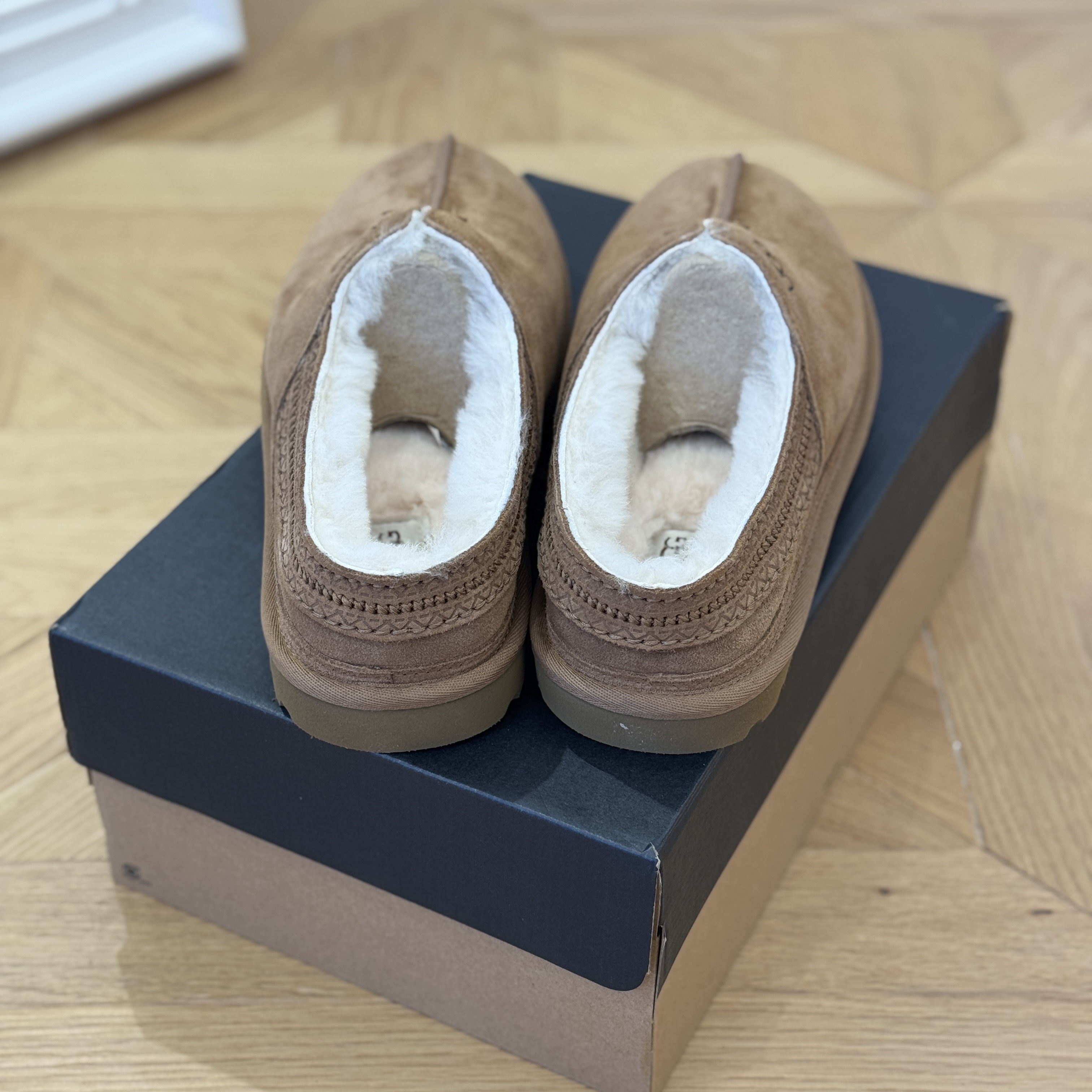 UGG Neuman Chestnut 착용 스타일 - 5