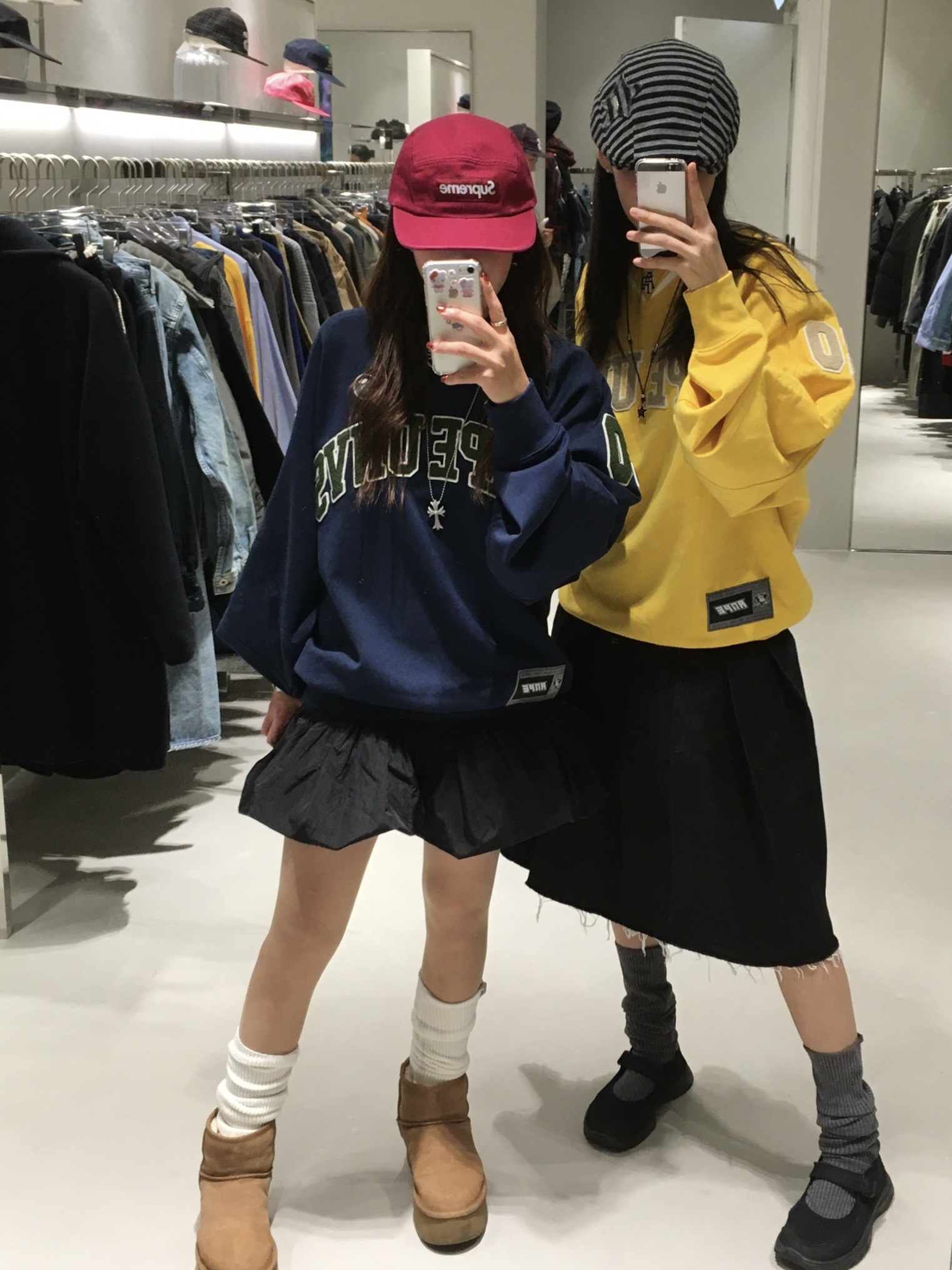 AAPE Main Crew Neck Sweater Navy - 24FW, Supreme Washed Chino Twill Camp Cap Cranberry - 24FW 착용 스타일