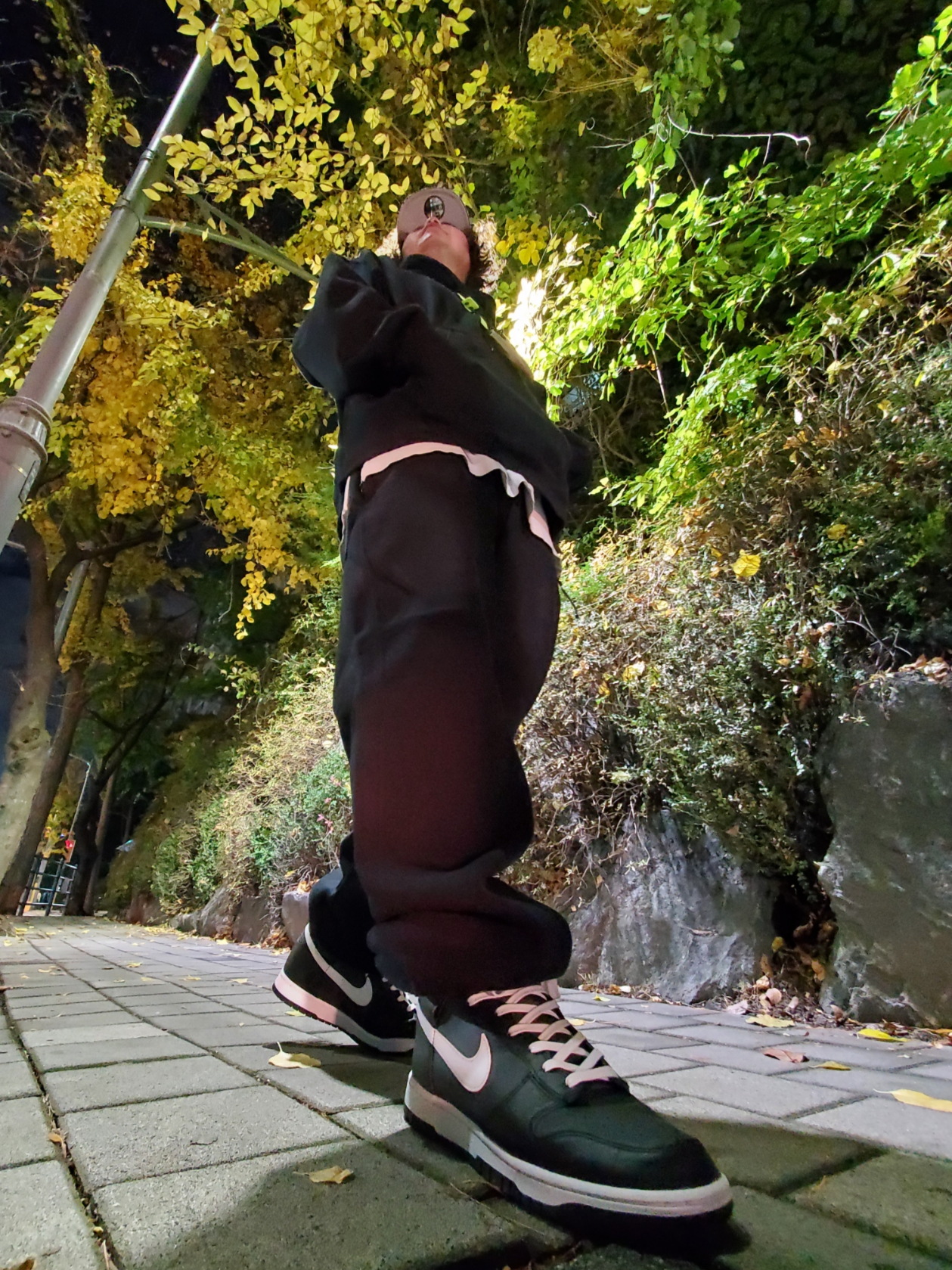 Nike Dunk High Retro Anthracite White Black, (W) Nike NRG Solo Swoosh Fleece Pants Black White - US/EU 착용 스타일