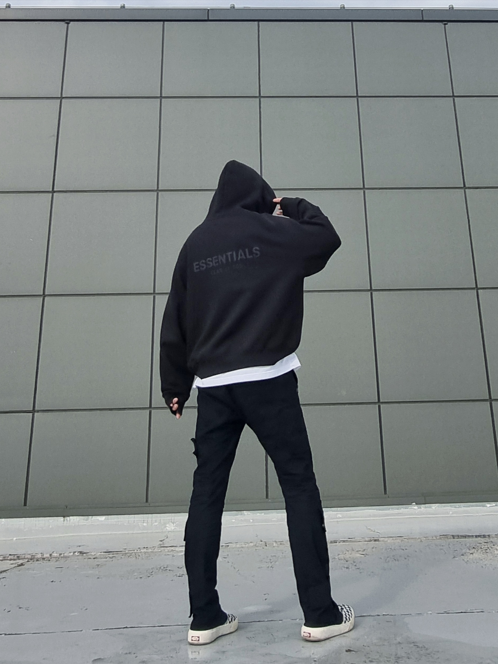 Essentials Pull-Over Hoodie Black - 21SS, Vans Checkerboard Comfycush One Black 착용 스타일 - 4