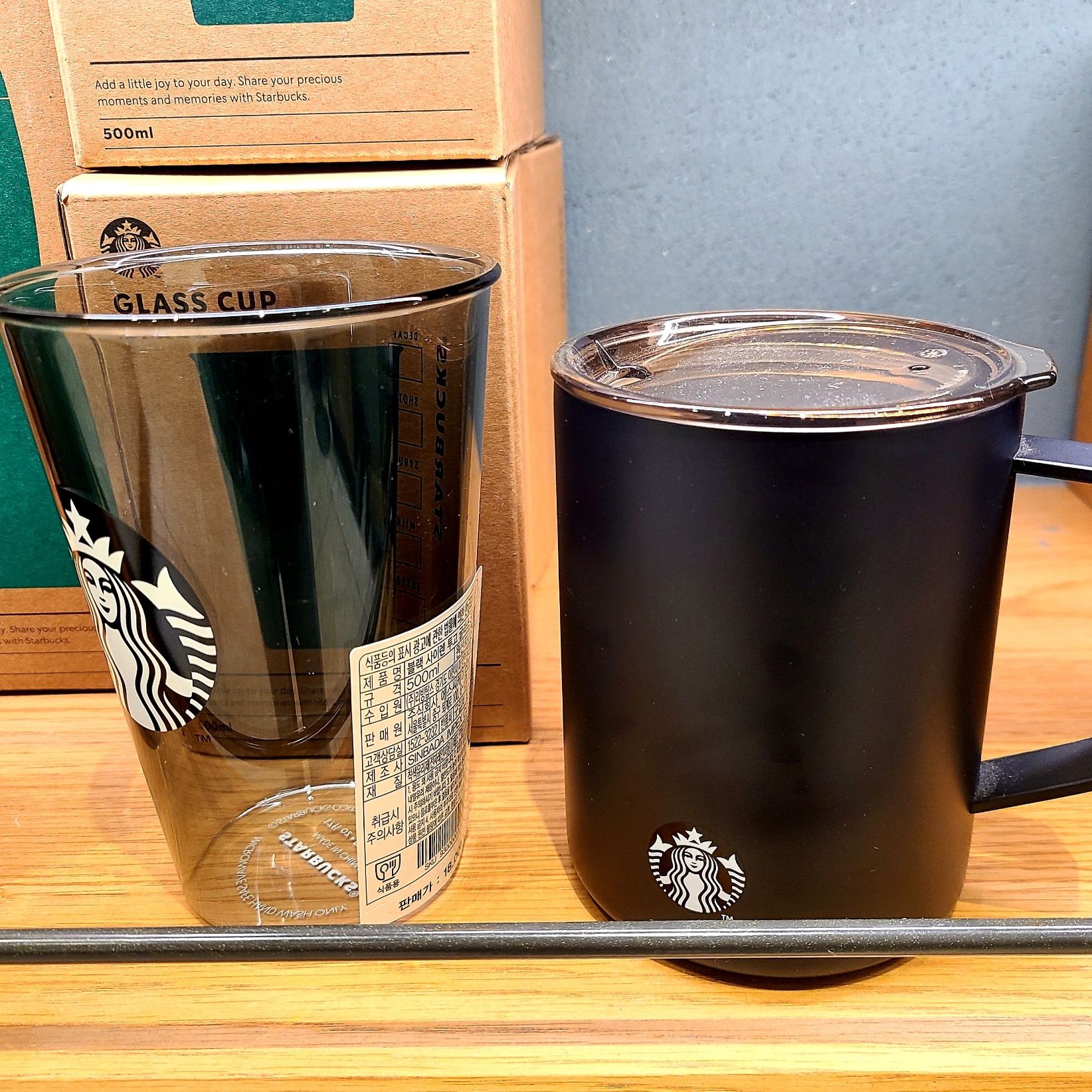 New Balance 327 White Black, Stanley x Starbucks SS Thermos Black Gold 500ml 착용 스타일 - 6