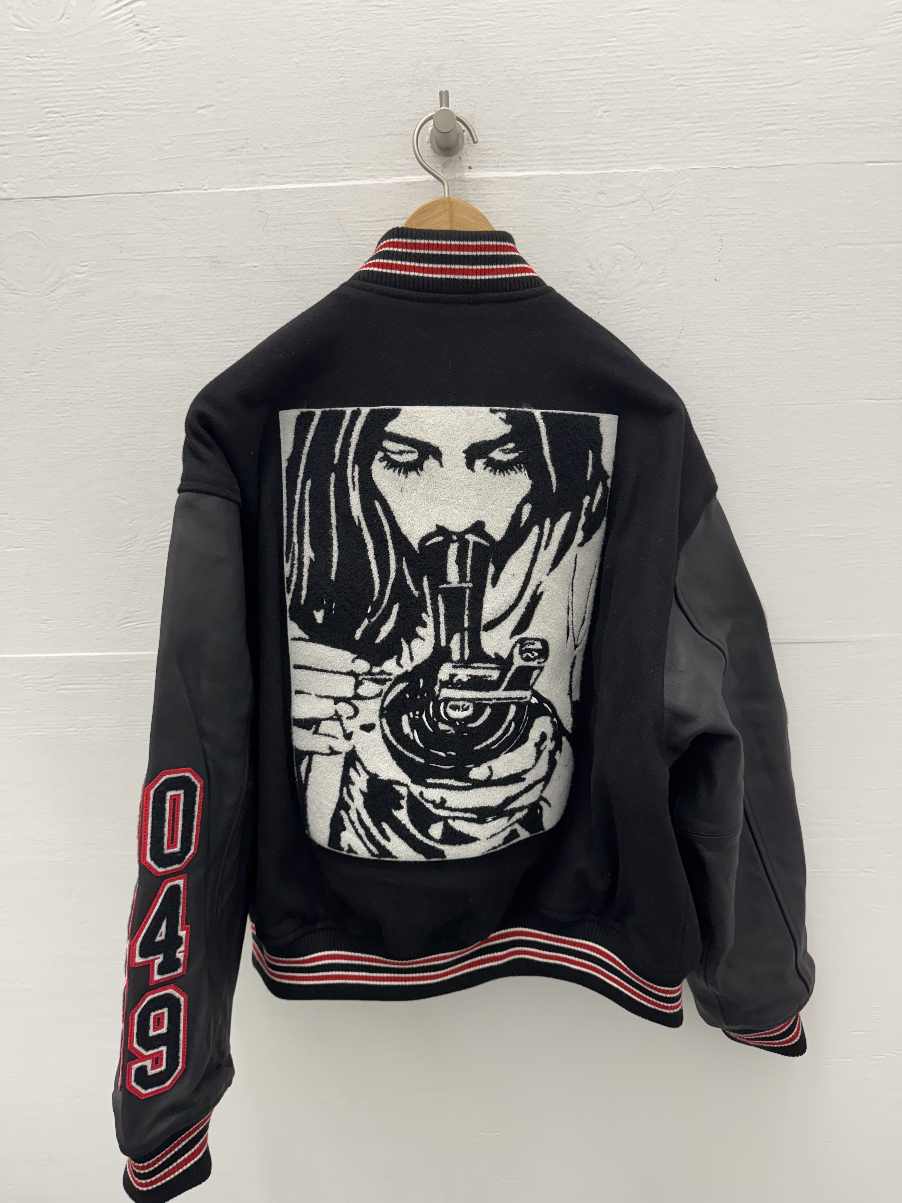 Supreme x Hysteric Glamour Varsity Jacket Black - 24FW, Supreme x Hysteric Glamour Track Jacket Black - 24FW 착용 스타일 - 2