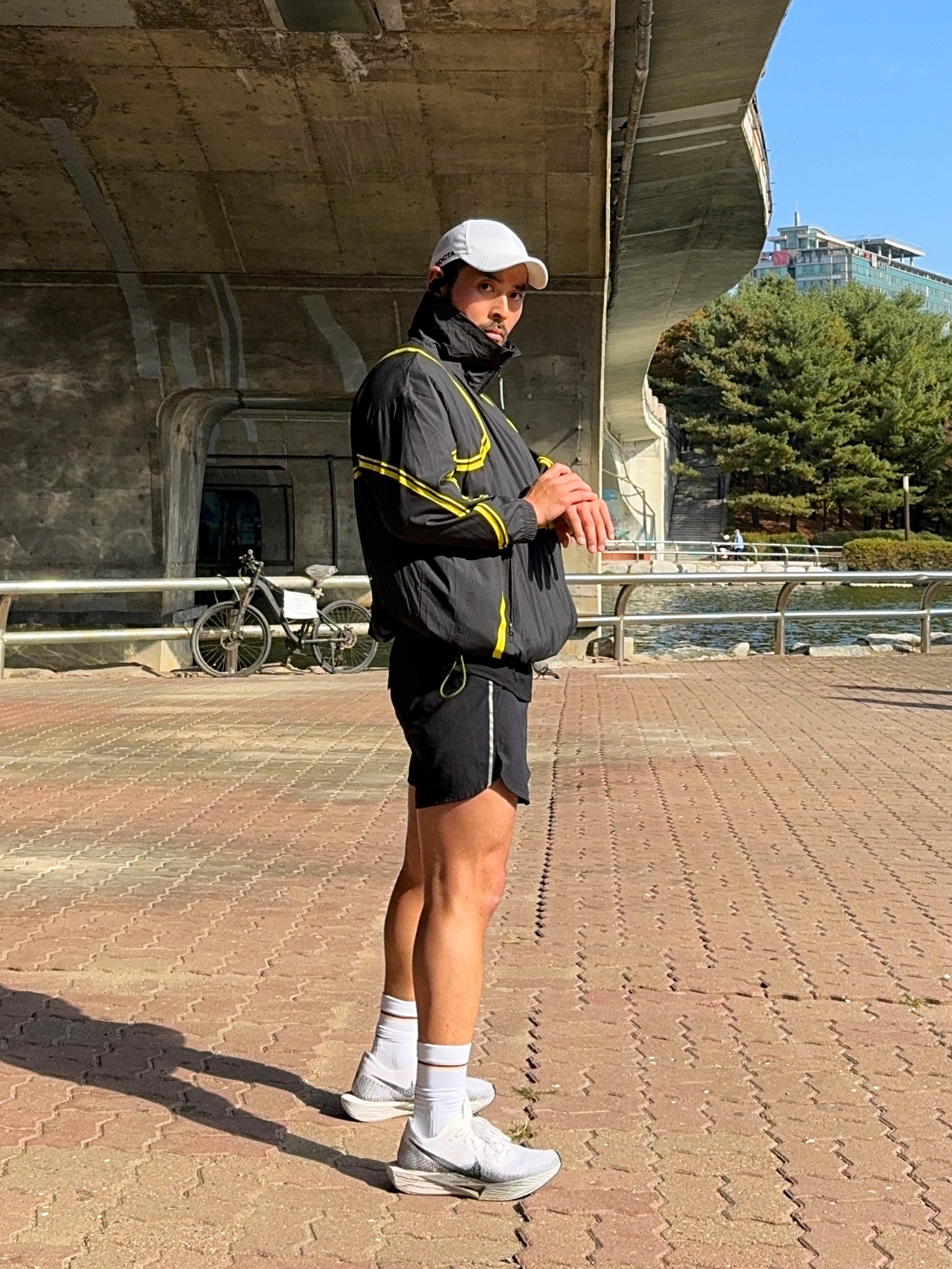 Nike ZoomX Vaporfly Next% 3 White Grey, Nike x Drake Nocta Club Cap White 착용 스타일 - 4