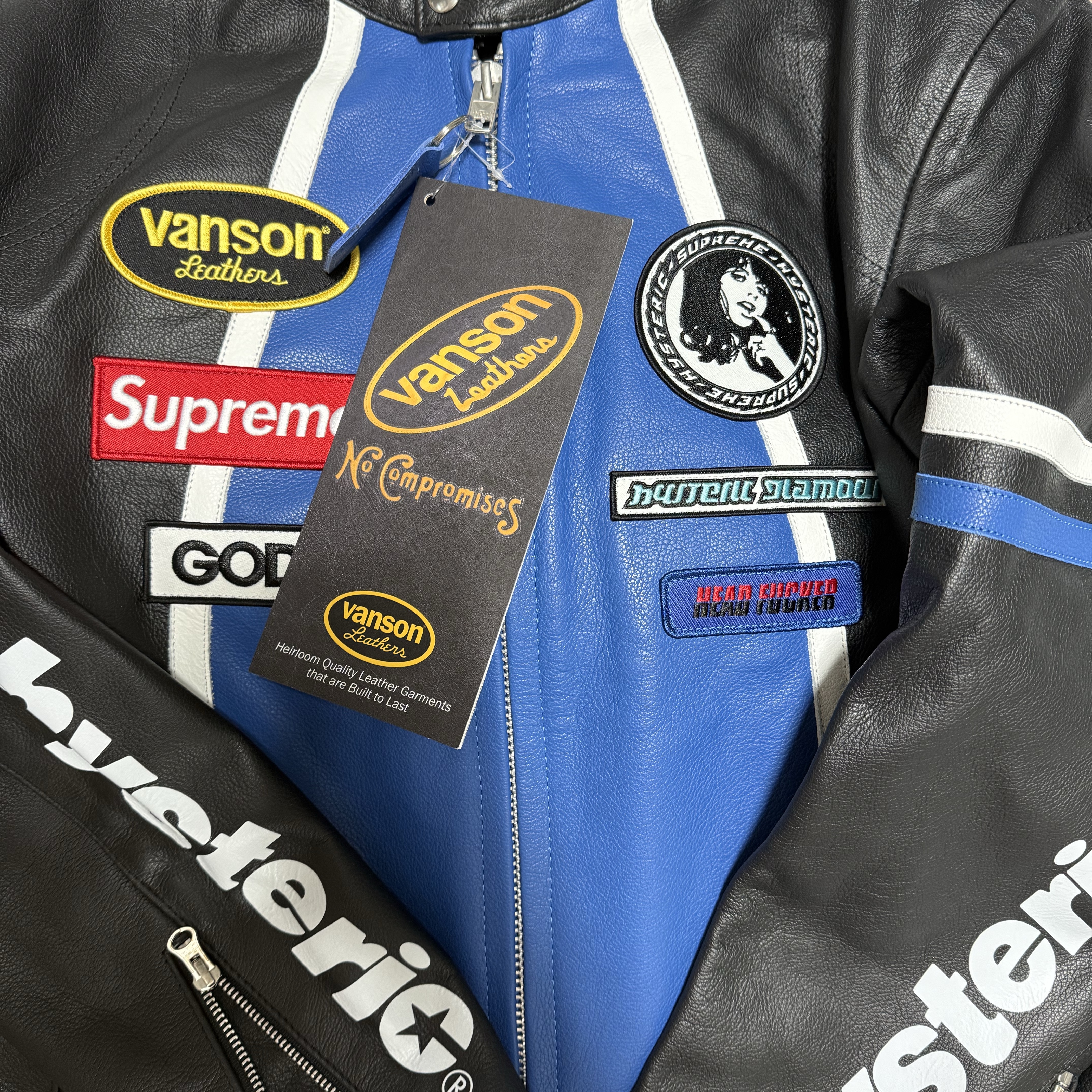 Supreme x Hysteric Glamour Vanson Leathers Jacket Black - 24FW, Supreme x Hysteric Glamour Varsity Jacket Blue - 24FW 착용 스타일 - 2
