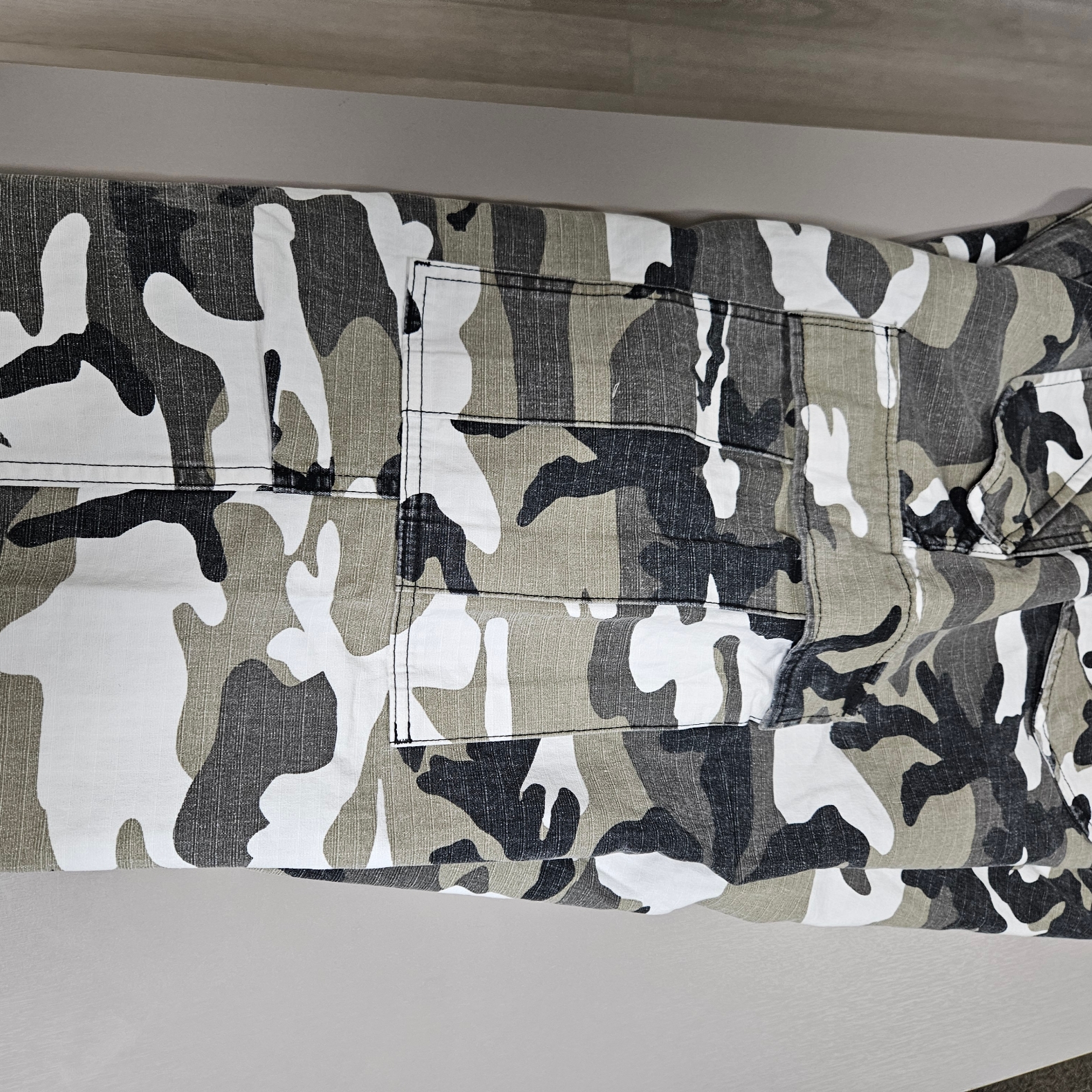 Stussy Ripstop Military Cargo Pants Ripstop Snow Camo, Supreme x Futura x New Era Snow Camo - 24SS 착용 스타일 - 4
