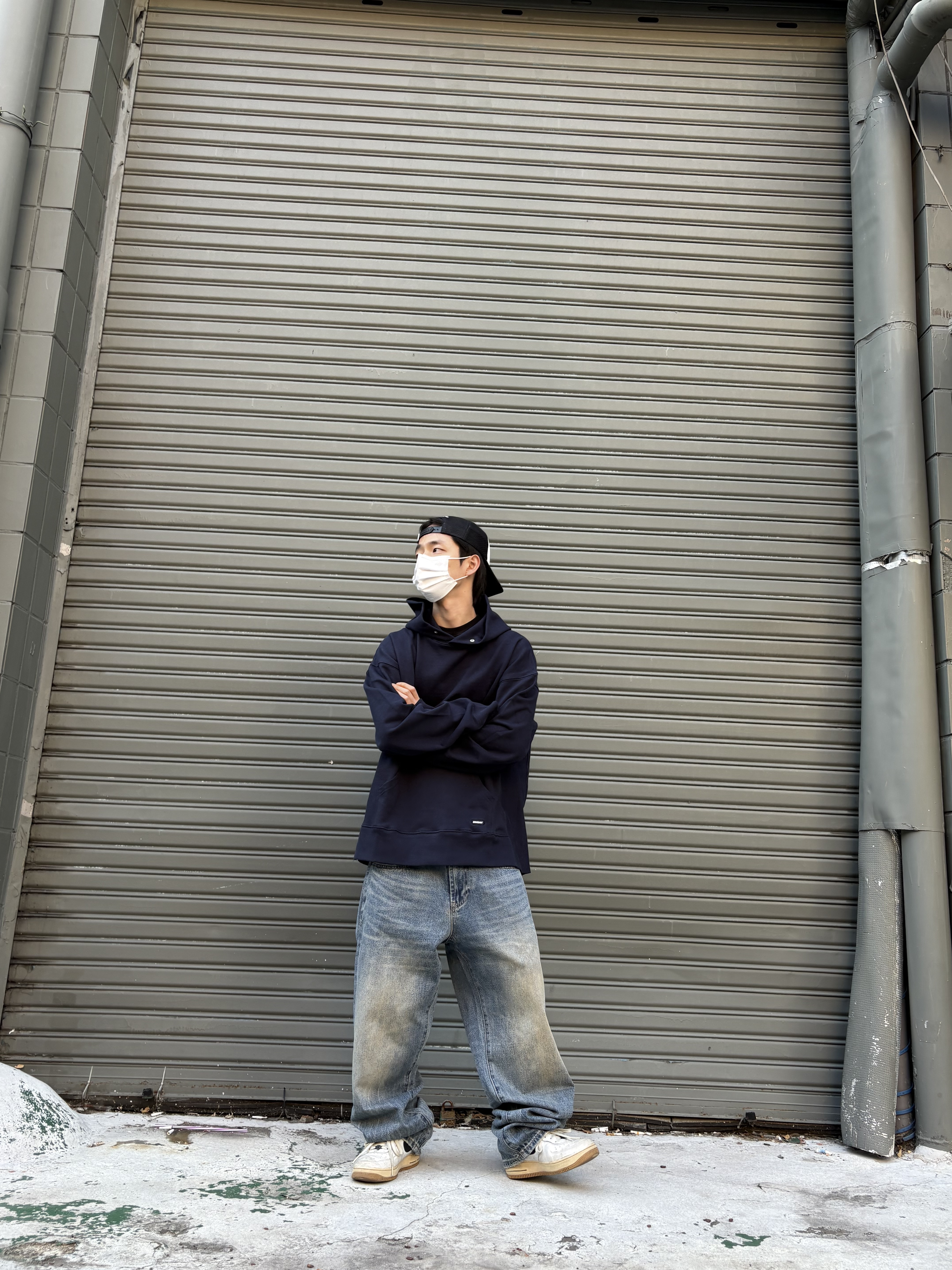 Dominant Small Logo Hoodie Navy, Dominant Clover Washing Denim Pants Blue 착용 스타일