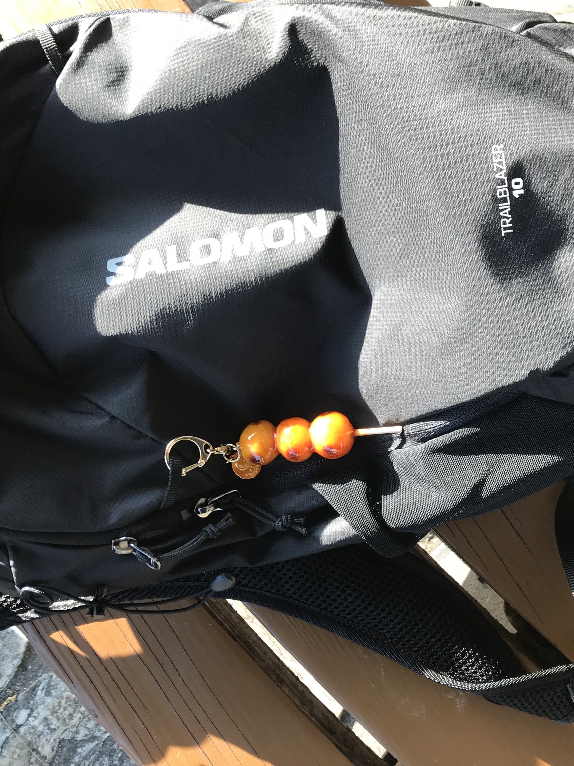 Beams x Sanpuru Key Holder Mitarashi Dumpling, Salomon Trailblazer 10 Black 착용 스타일 - 3
