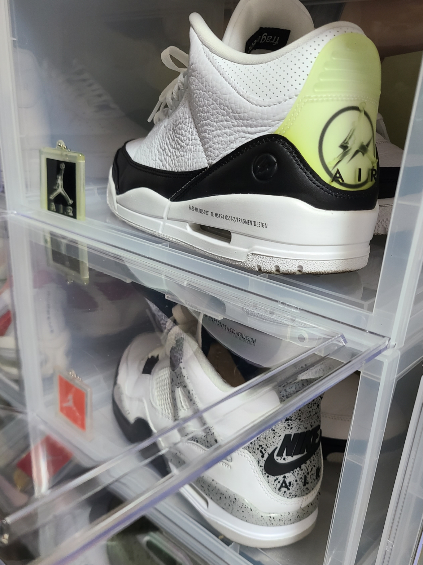 Jordan 4 Retro OG White Cement 2016, Jordan 3 x Fragment Retro SP White Black 착용 스타일 - 1
