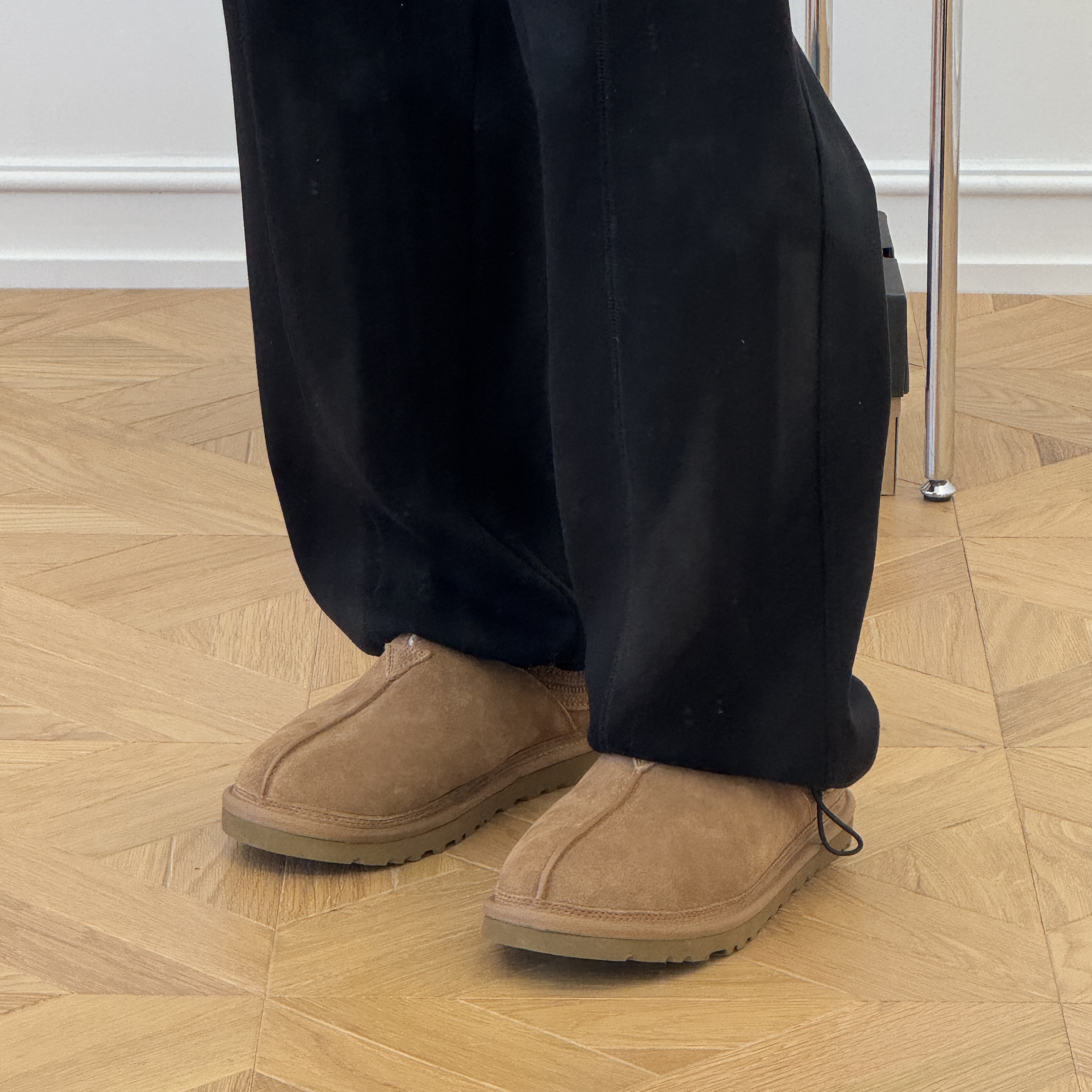 UGG Neuman Chestnut 착용 스타일 - 6