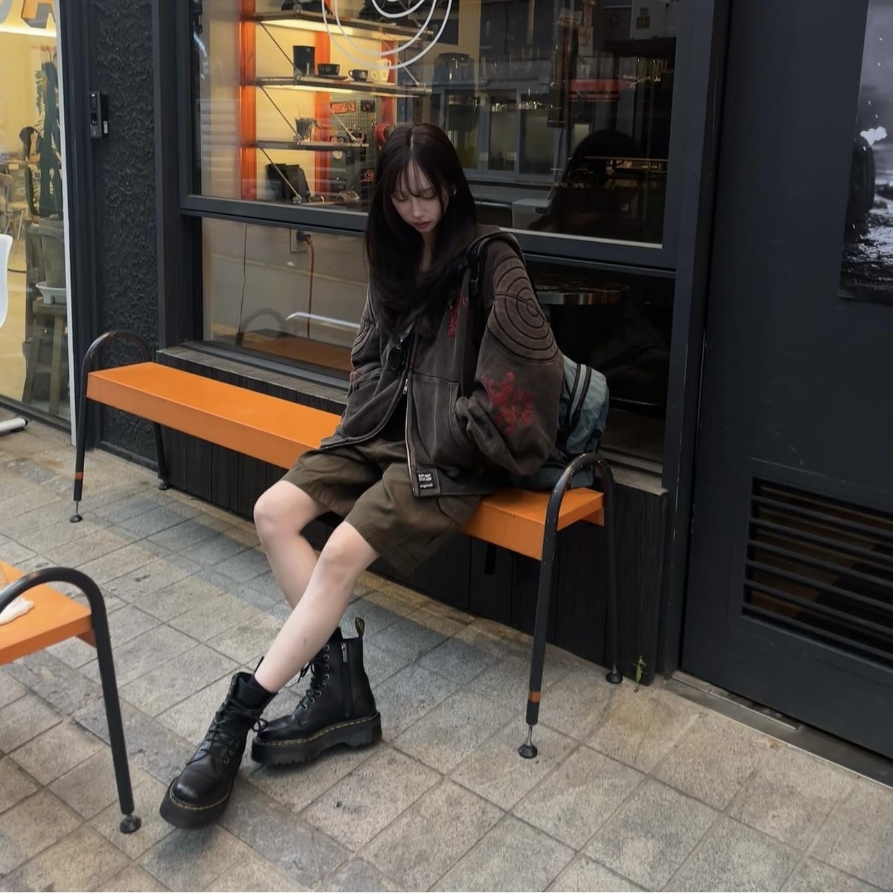 Gentle Monster Crella 01 Black, Stussy 8 Ball Studded Belt Black 착용 스타일 - 3