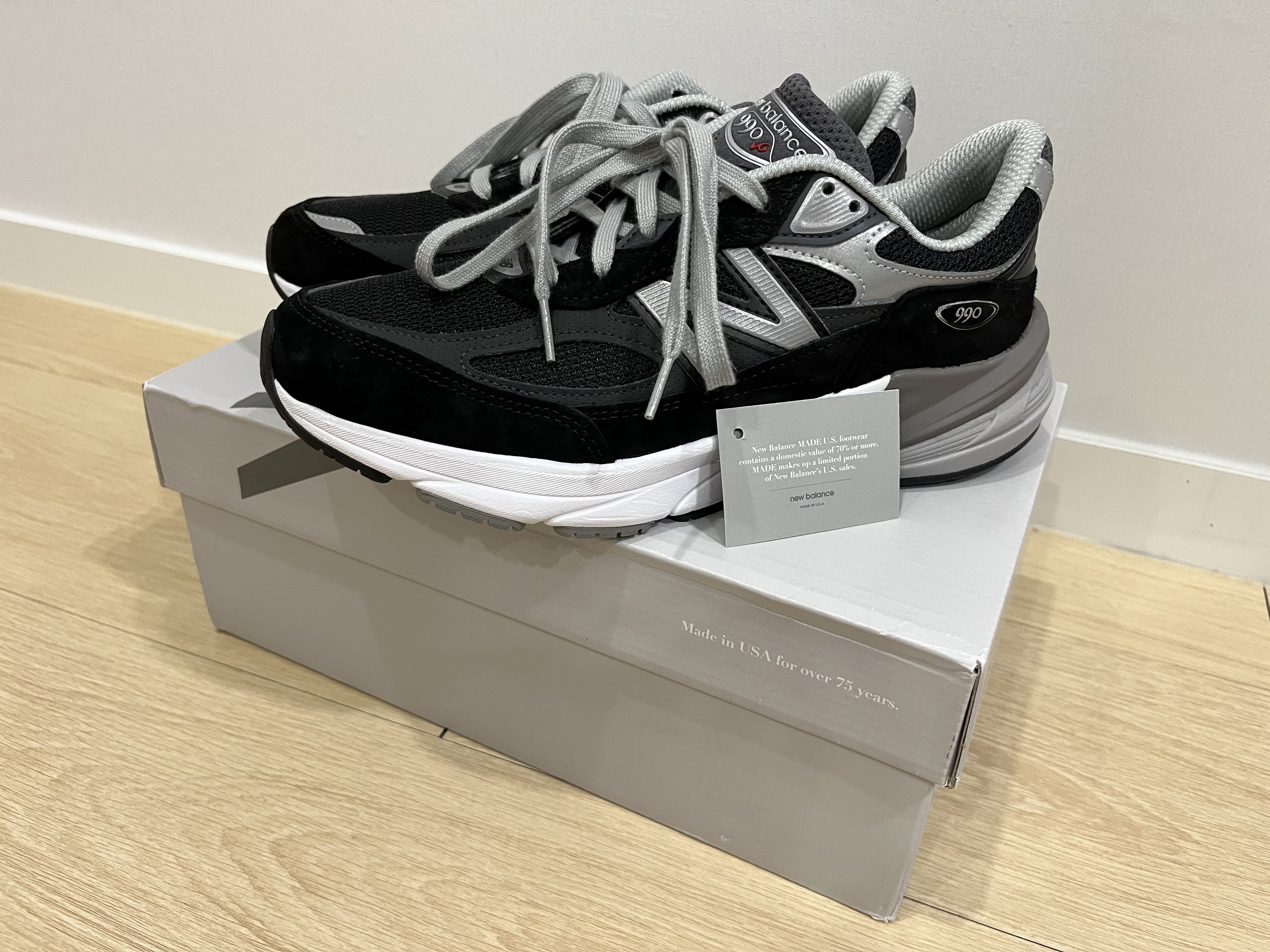 New Balance 990v6 Made in USA Black White 착용 스타일 - 3