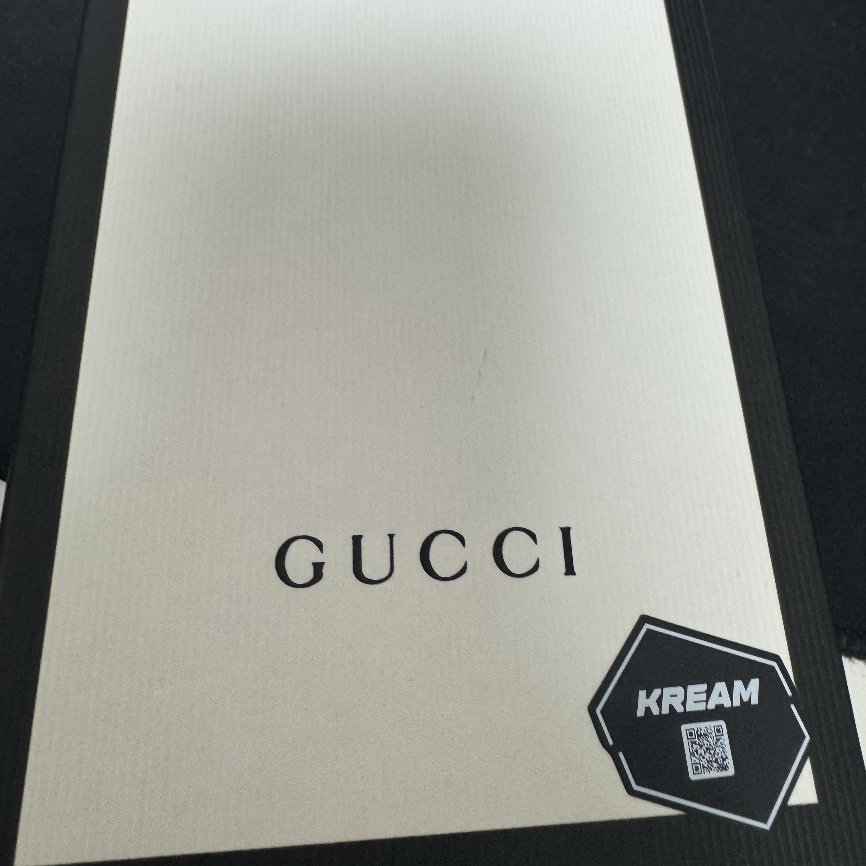 Gucci Wallet with Interlocking G Black 착용 스타일 - 2