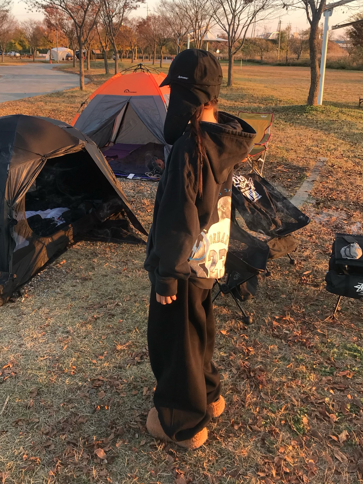 Jordan x Travis Scott x Fragment Hoodie Black (DJ0616-010), Crocs x Lil Nas X Mega Crush Clog Black Brown 착용 스타일