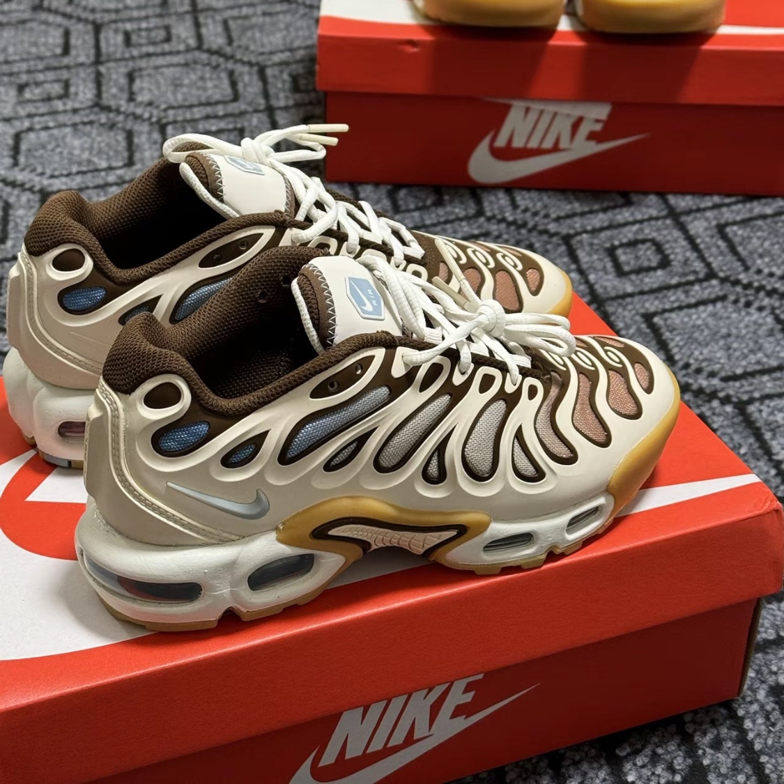 Nike Air Max Plus Drift Phantom Light Armory Blue 착용 스타일
