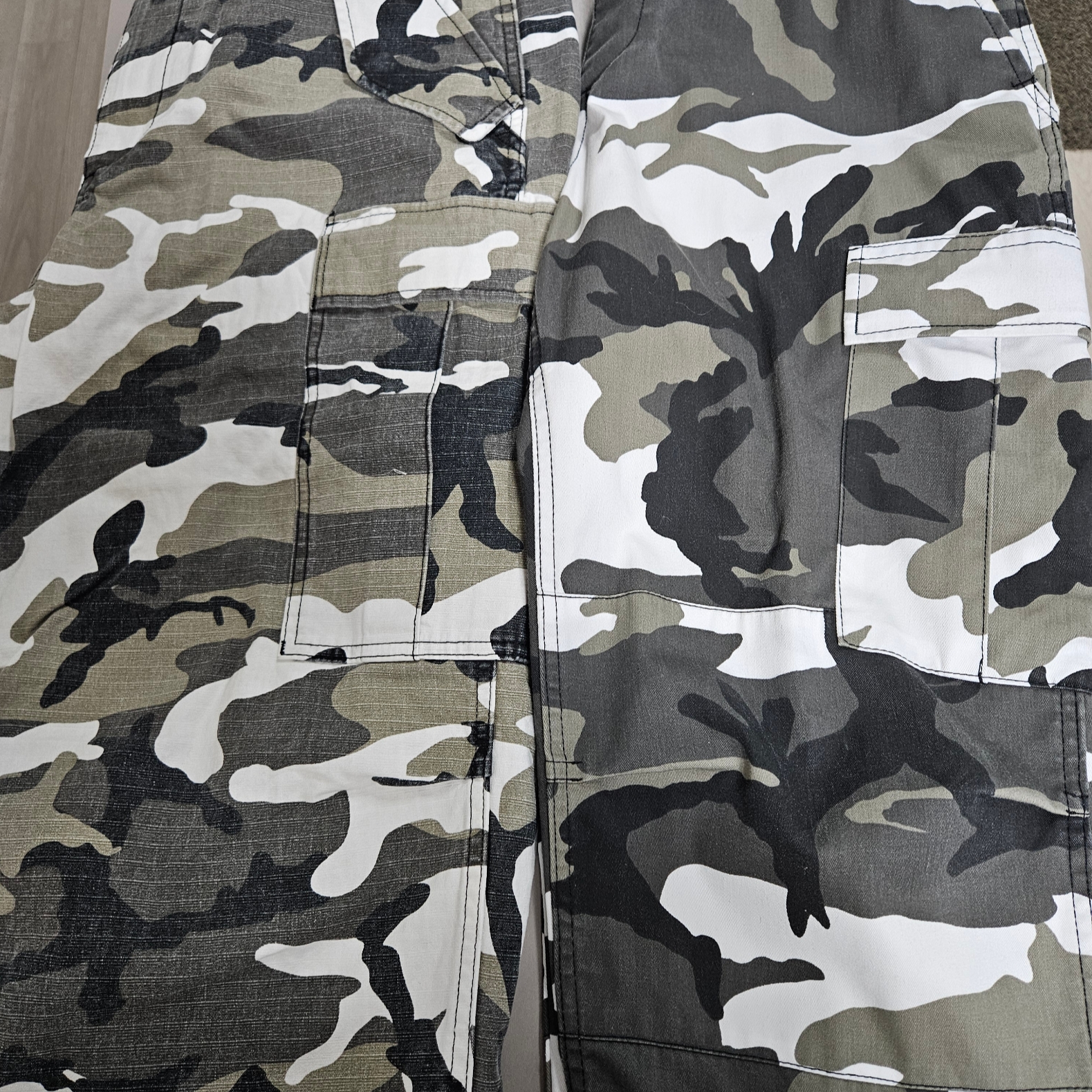 Stussy Ripstop Military Cargo Pants Ripstop Snow Camo, Supreme x Futura x New Era Snow Camo - 24SS 착용 스타일 - 6