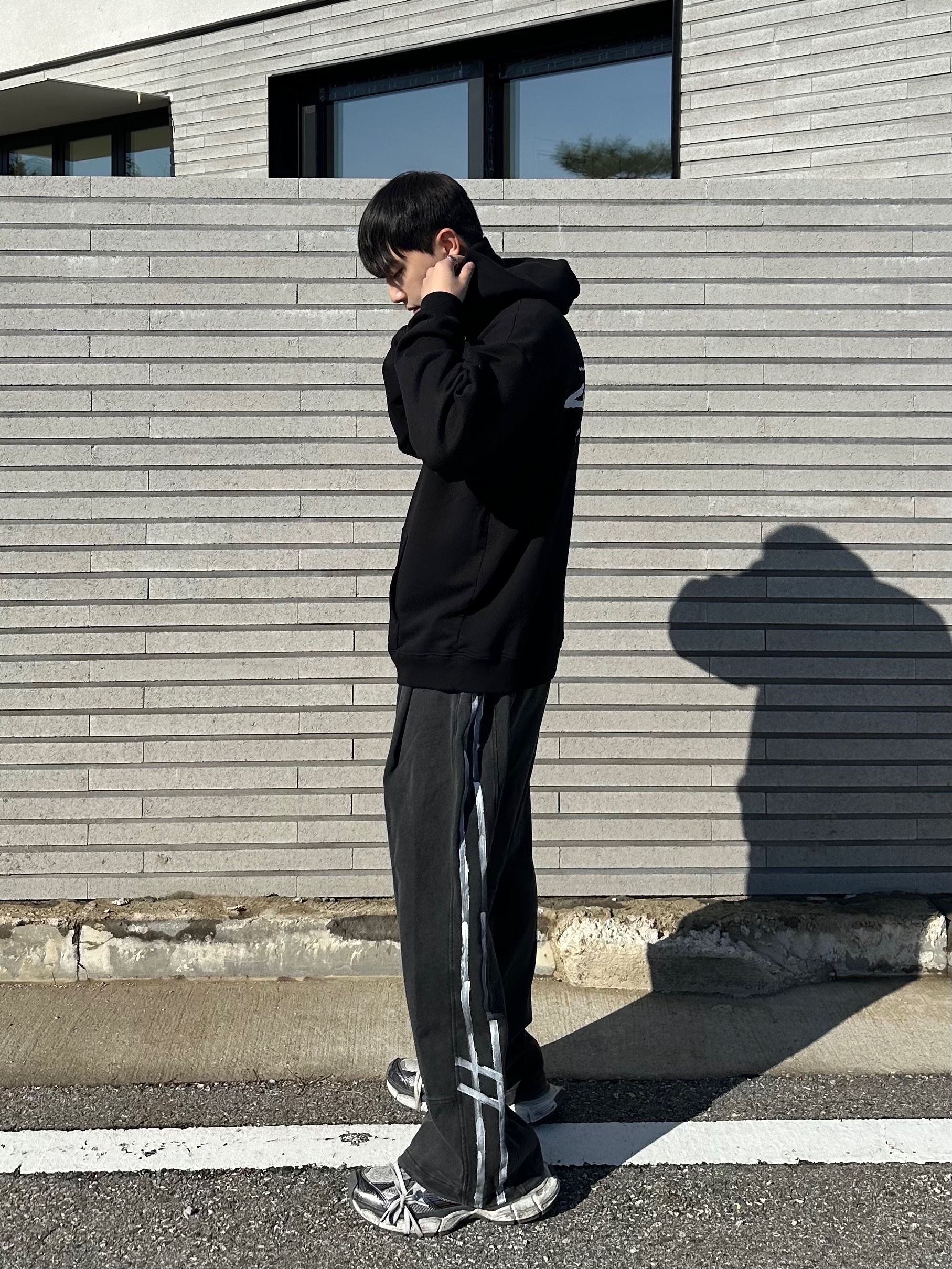 Balenciaga 3XL Sneakers Grey White Red 착용 스타일 - 1