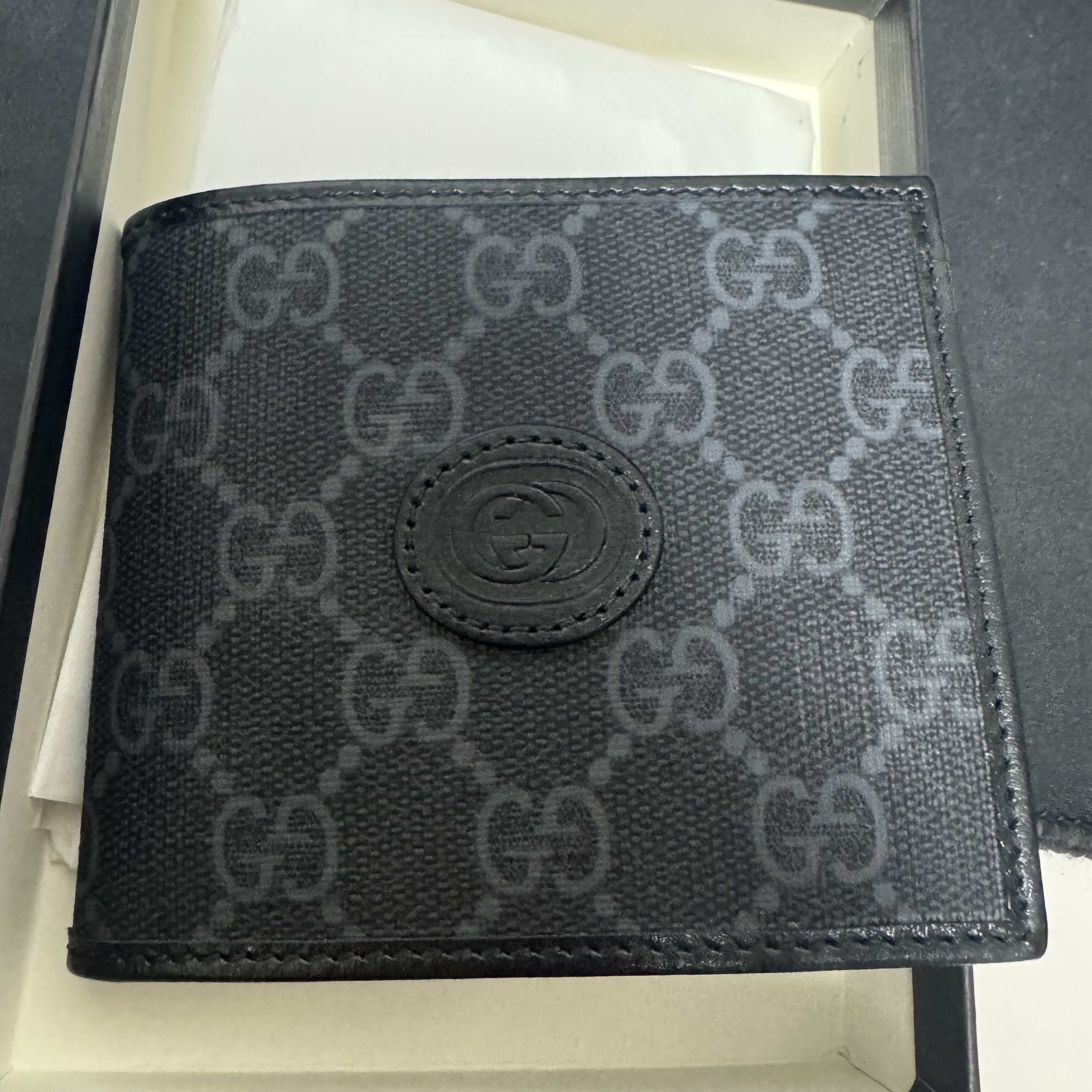 Gucci Wallet with Interlocking G Black 착용 스타일 - 1
