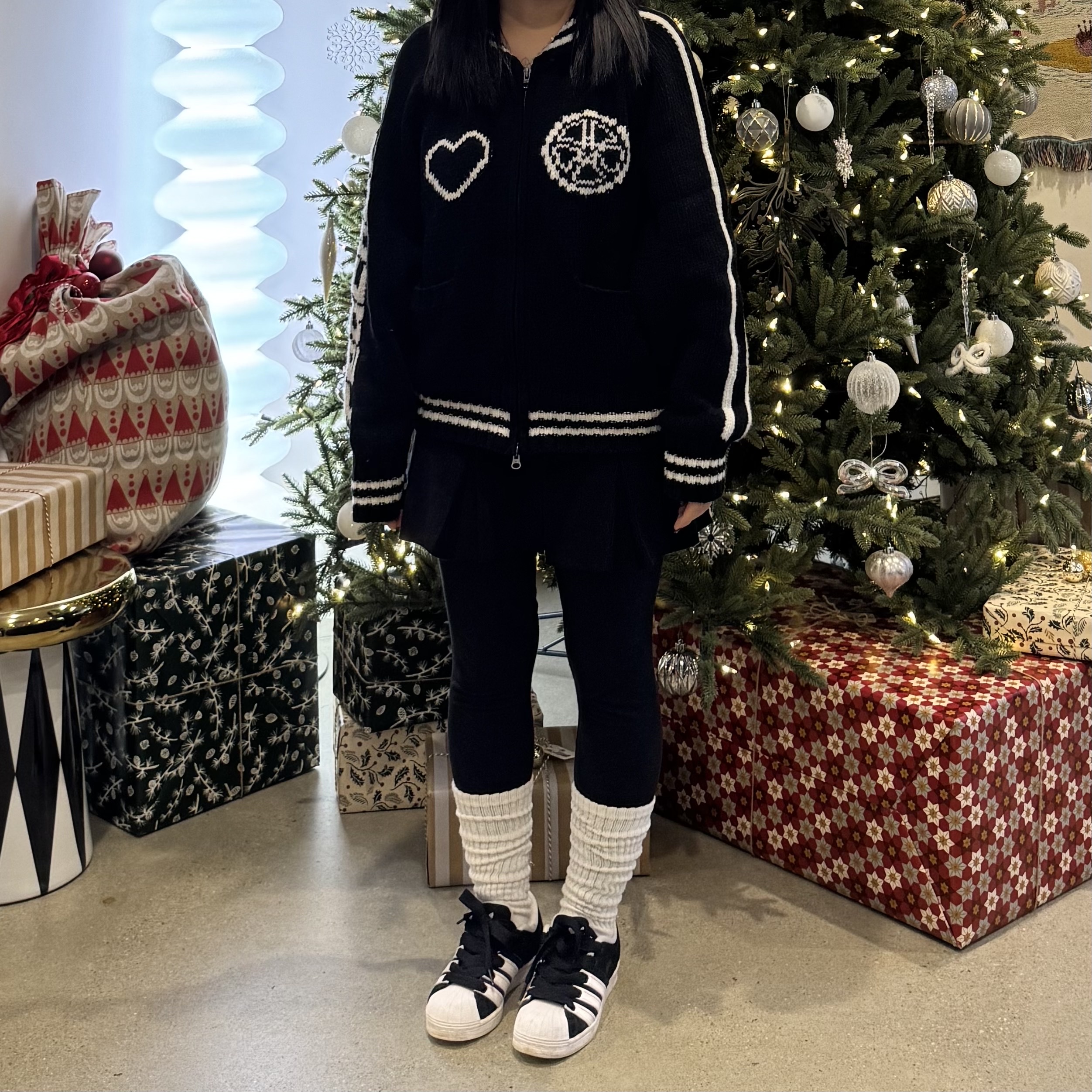 Adidas Superstar Supermodified Core Black Cloud White, Matin Kim x Peaches Jacquard Graphic Knit Zip Up Black 착용 스타일
