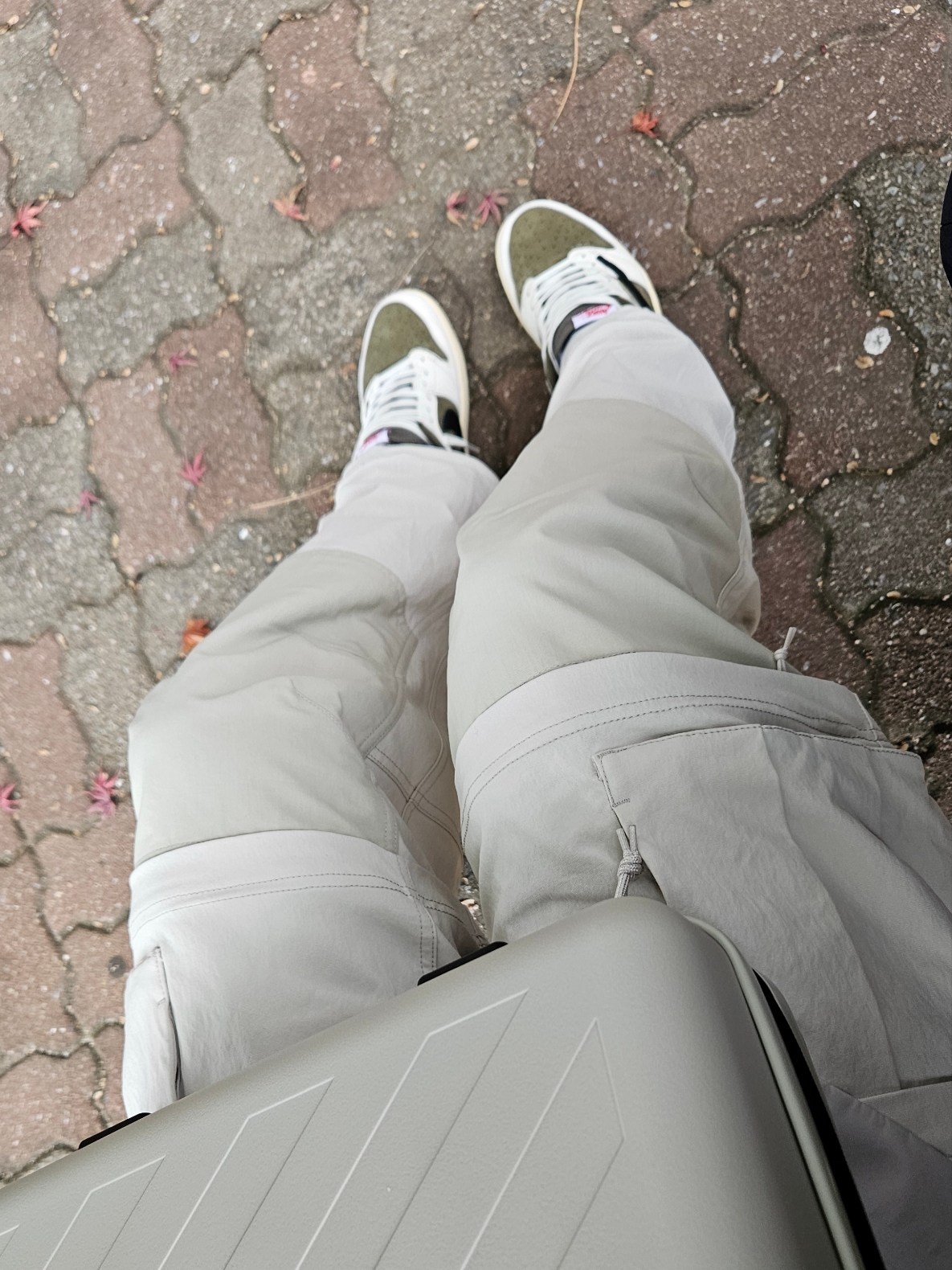 Nike ACG Storm-Fit ADV Chain of Craters Jacket Light Stone - US/EU, Nike ACG Smith Summit Cargo Pants Light Bone - US/EU 착용 스타일