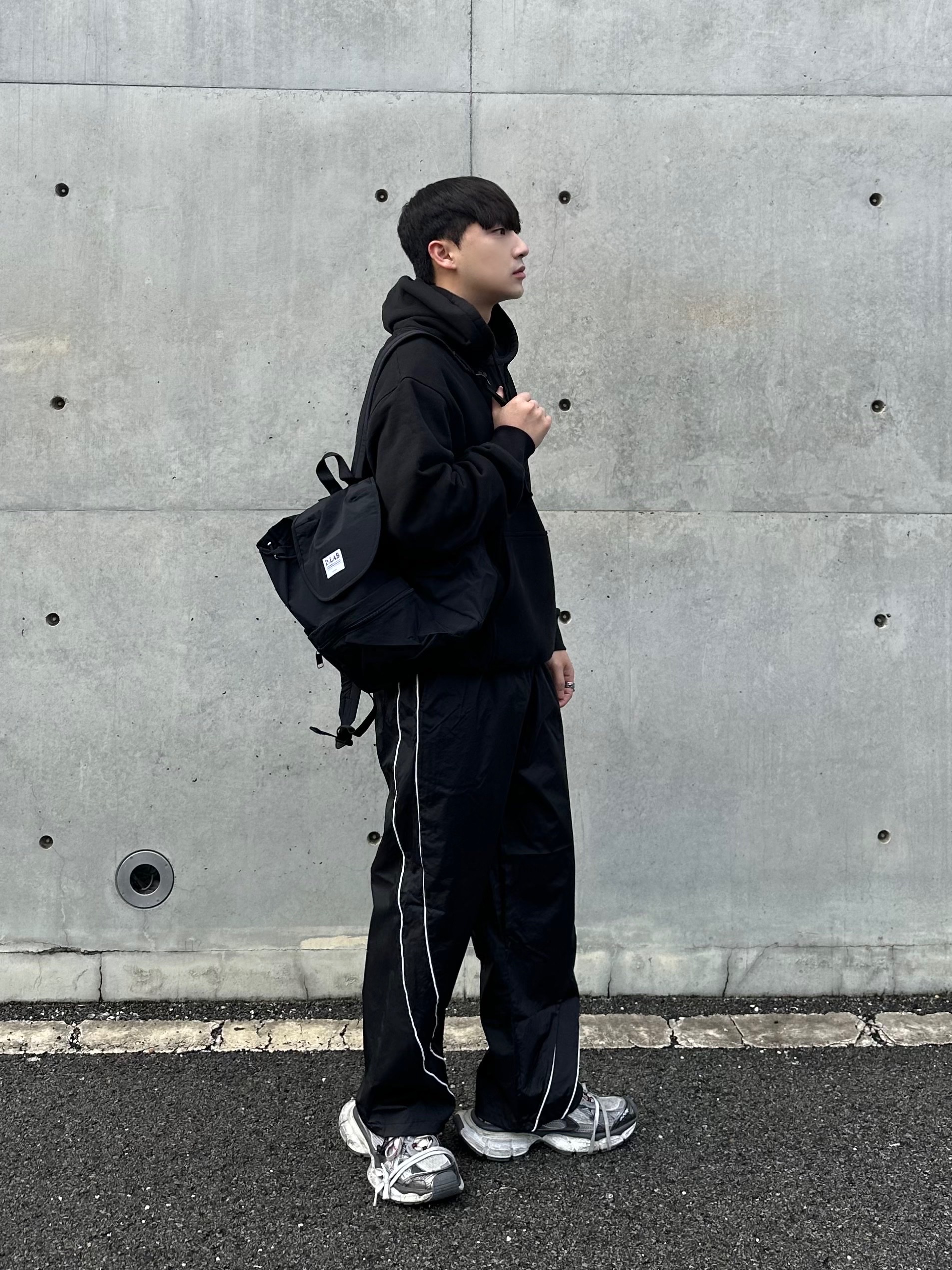 Balenciaga 3XL Sneakers Grey White Red 착용 스타일 - 1