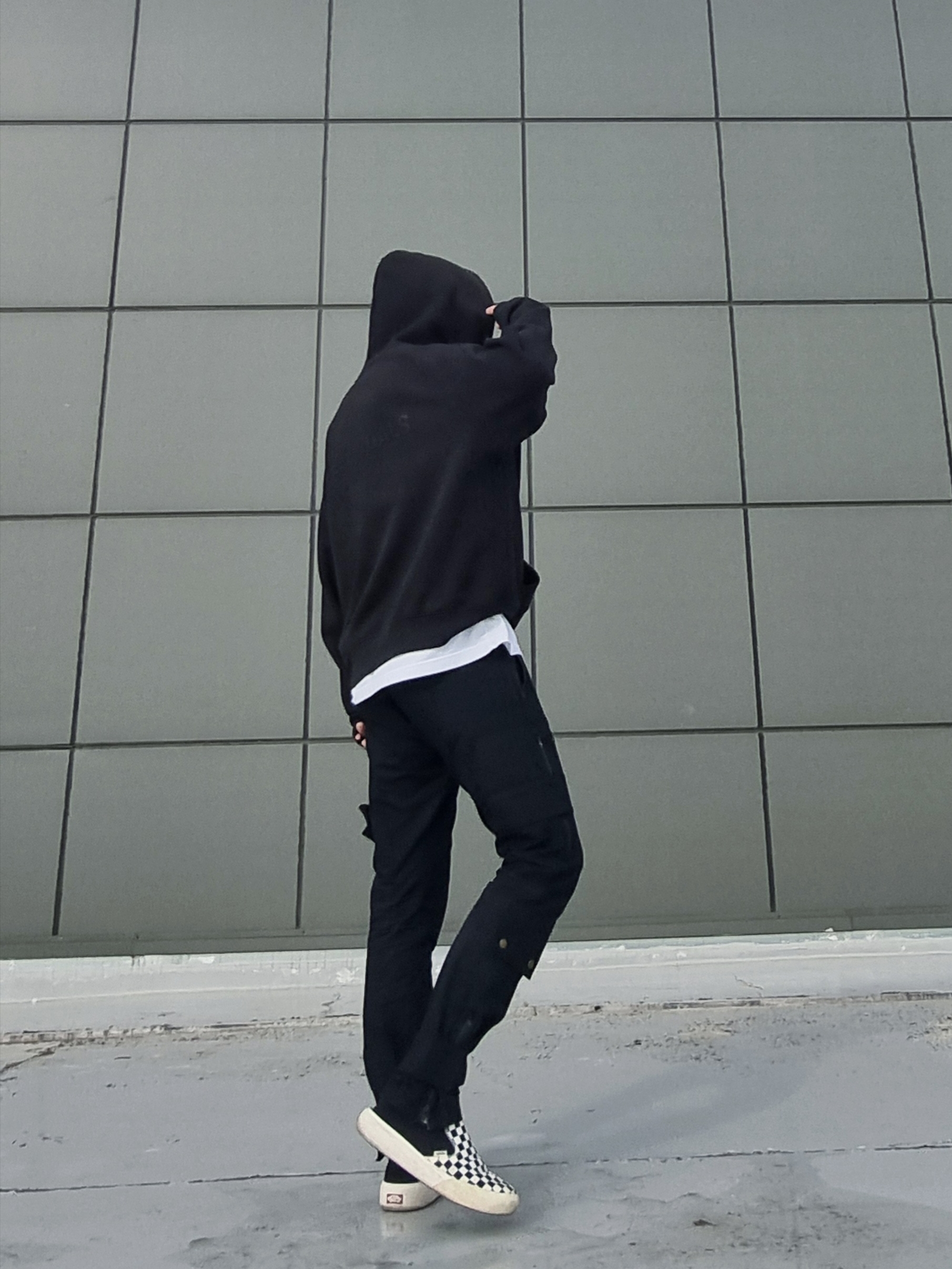 Essentials Pull-Over Hoodie Black - 21SS, Vans Checkerboard Comfycush One Black 착용 스타일 - 3
