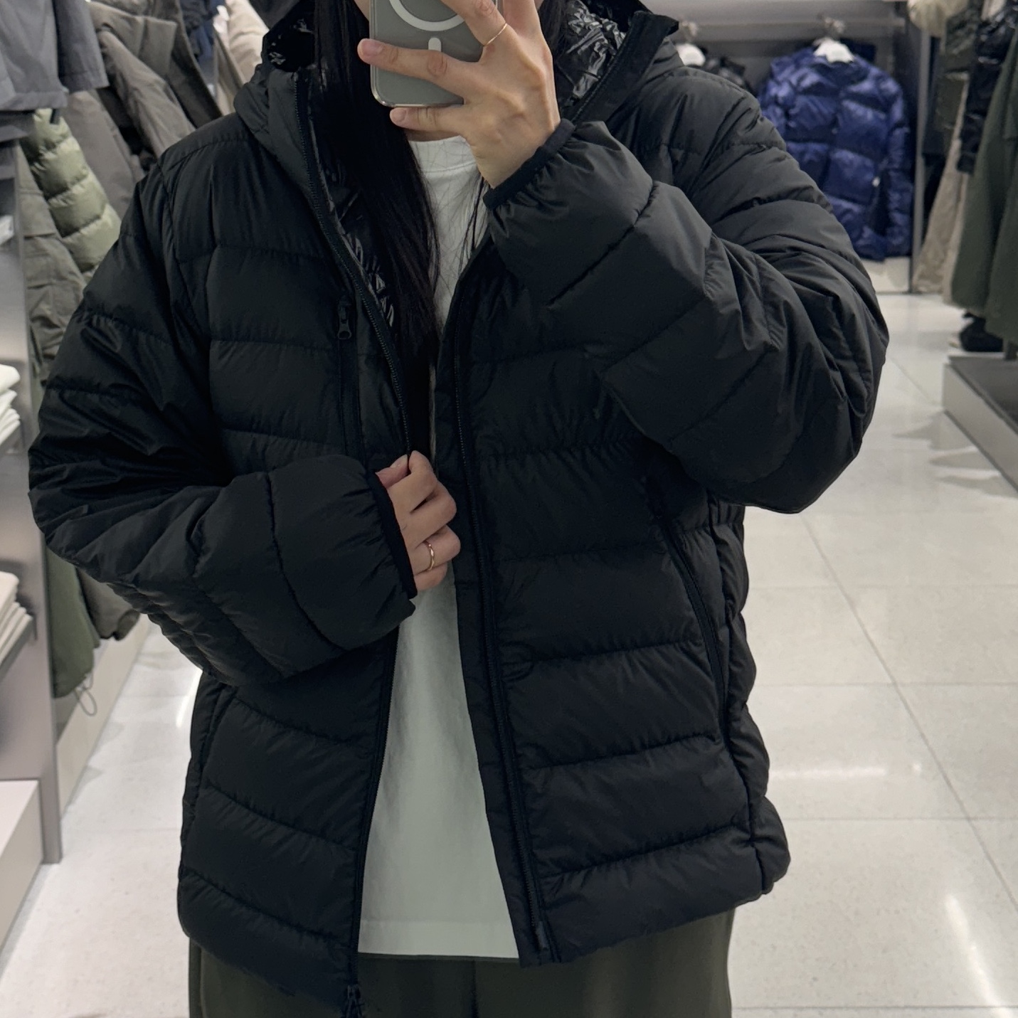 Musinsa Standard City Leisure Hooded Light Down Jacket Black, Musinsa Standard City Leisure Hooded Light Down Jacket Brown 착용 스타일 - 1