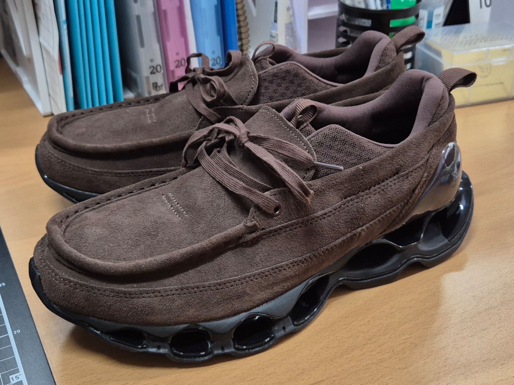 Mizuno Wave Prophecy MOC Suede Chicory Coffee Mole Black 착용 스타일 - 2