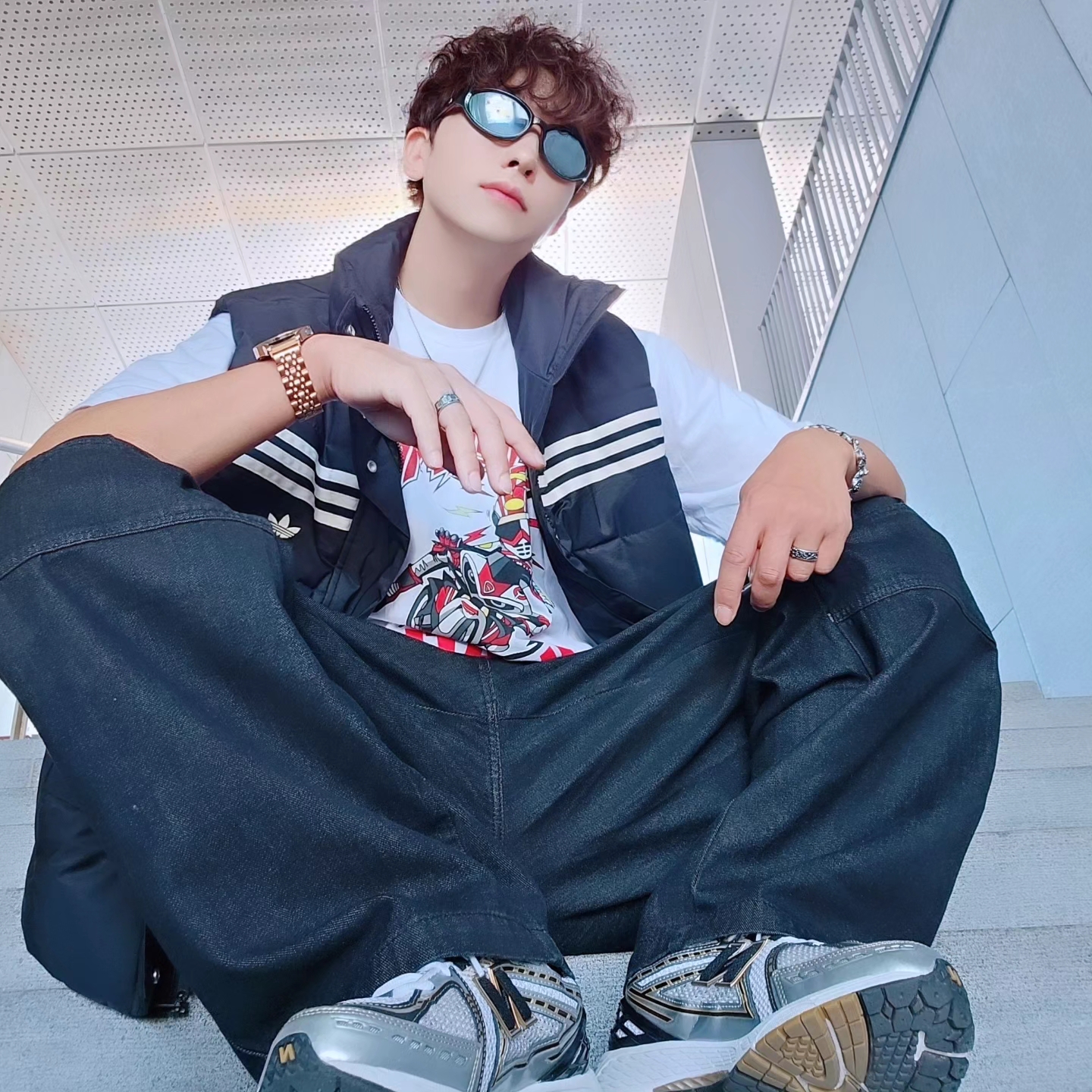 Adidas Originals 70s Padded Gilet Black - KR Sizing, Supreme x Ducati Bike T-Shirt White - 24SS 착용 스타일 - 5