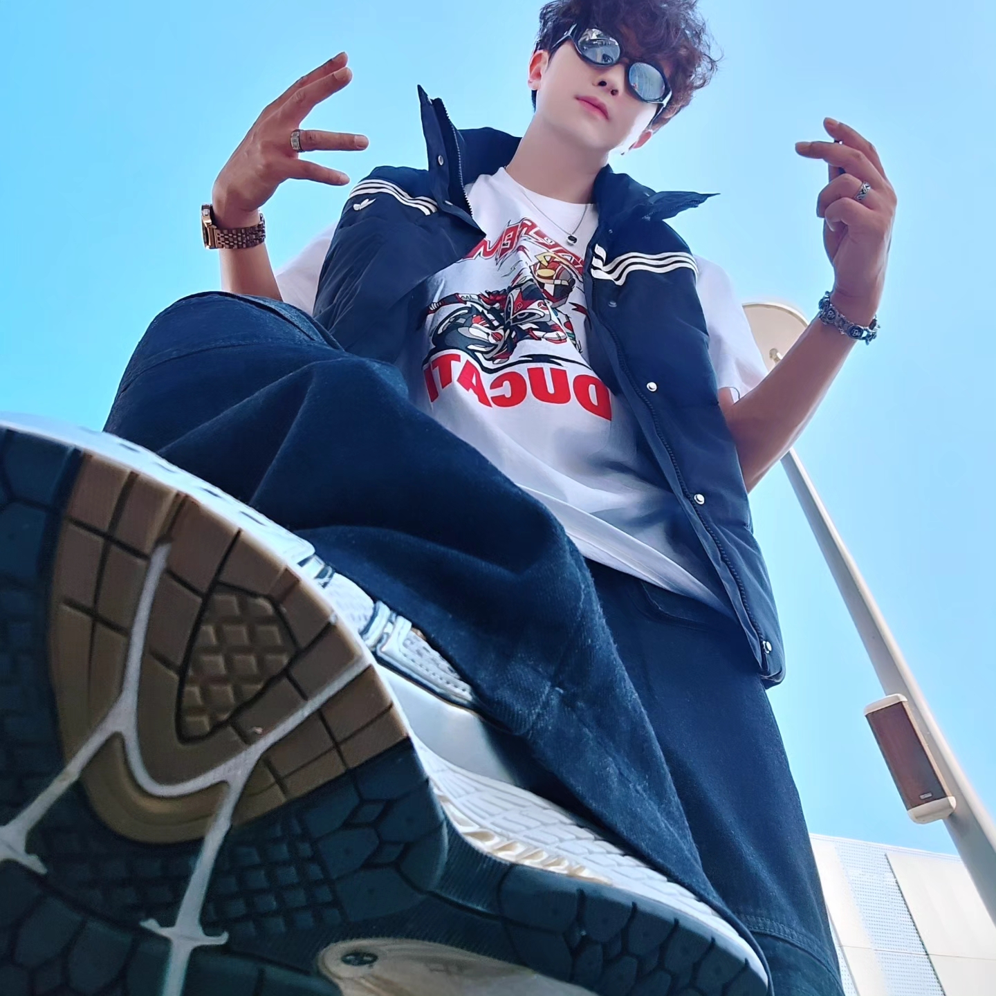 Adidas Originals 70s Padded Gilet Black - KR Sizing, Supreme x Ducati Bike T-Shirt White - 24SS 착용 스타일 - 2