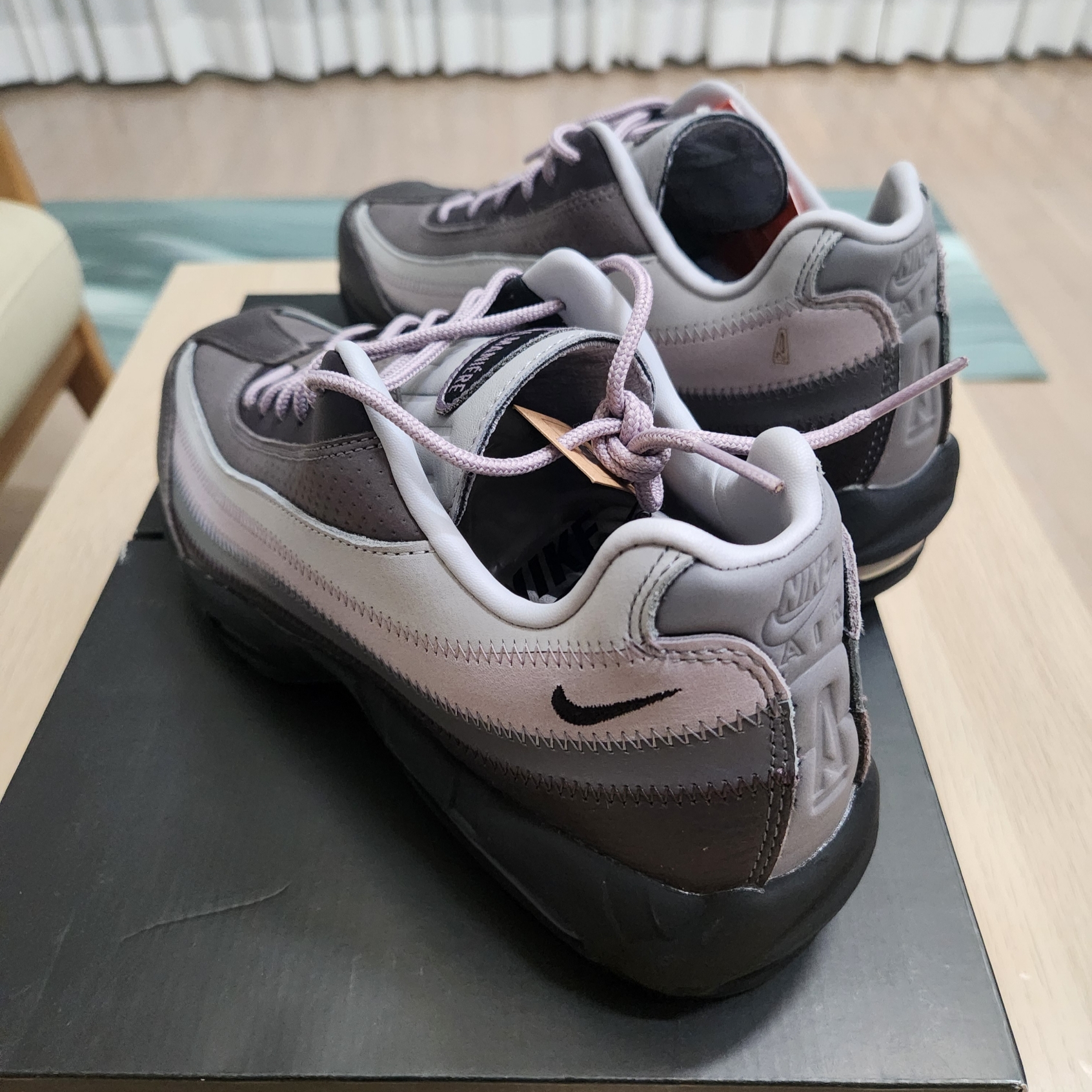 Nike x A Ma Maniere Air Max 95 W.Y.W.S. 착용 스타일 - 3