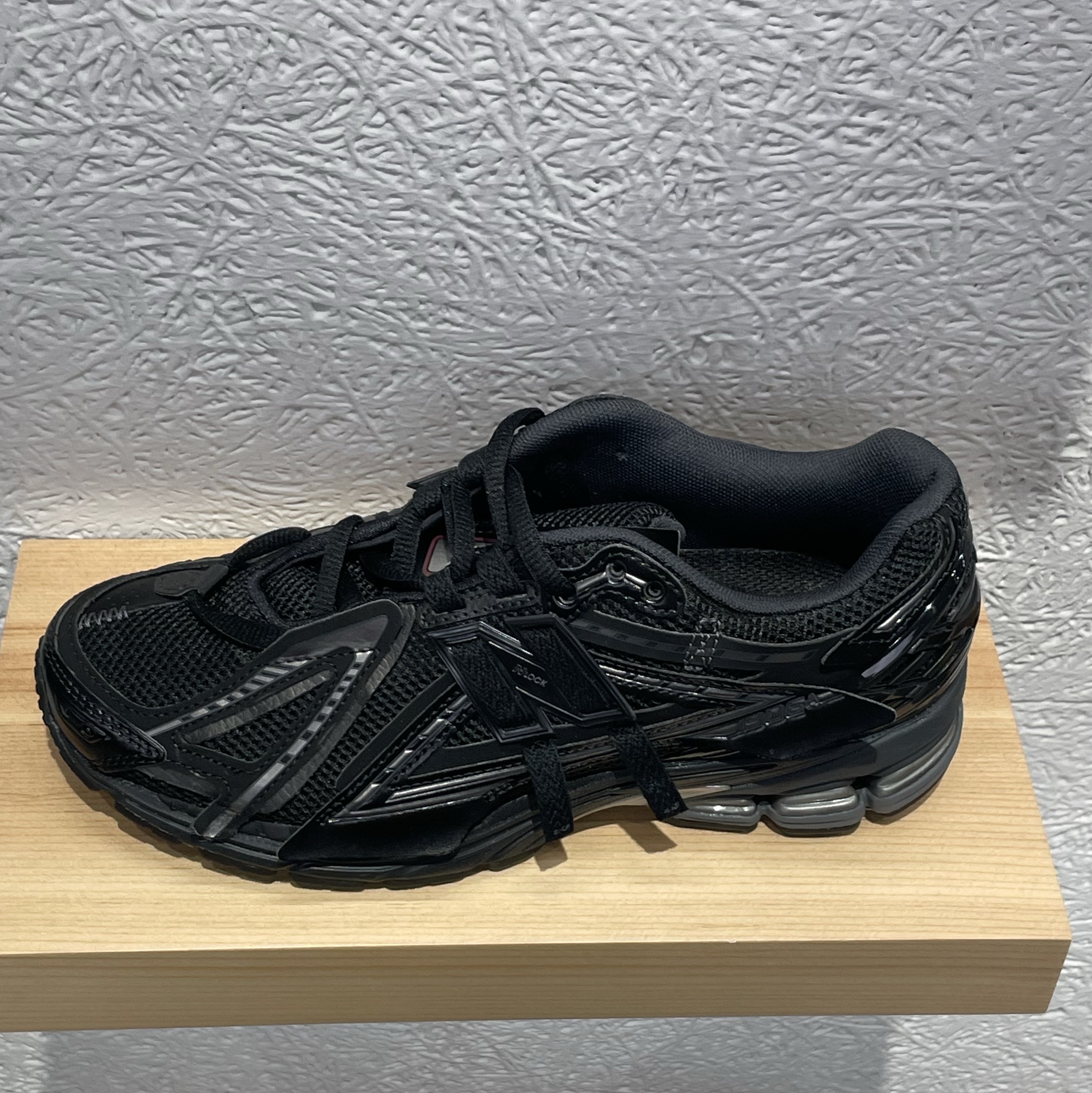 New Balance 1906A Black 착용 스타일