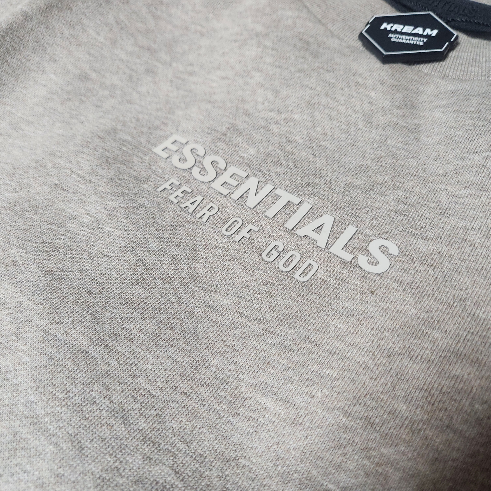 Essentials Crewneck Core Heather - 23FW 착용 스타일