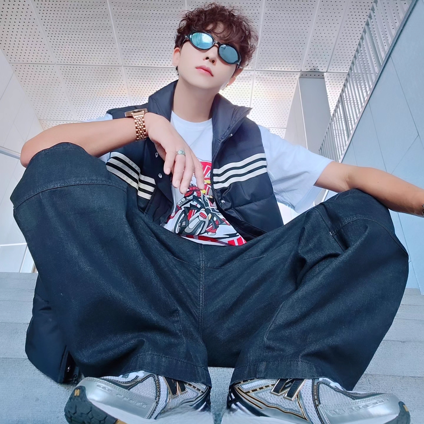 Adidas Originals 70s Padded Gilet Black - KR Sizing, Supreme x Ducati Bike T-Shirt White - 24SS 착용 스타일 - 9