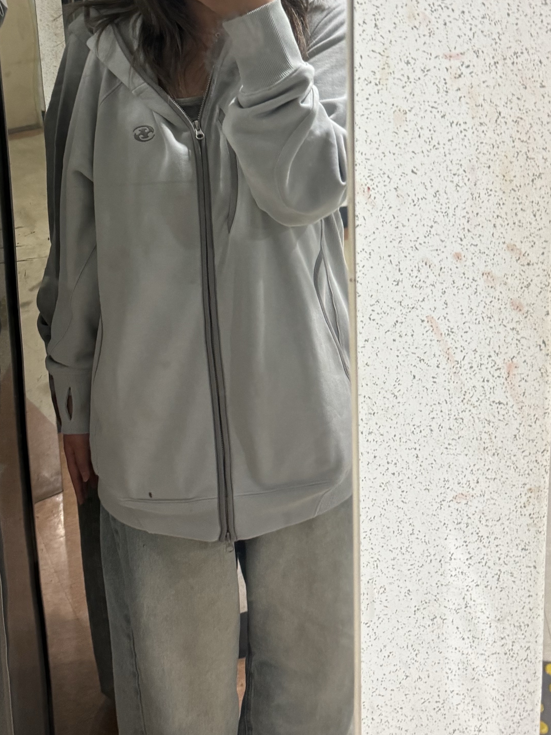Sansan Gear Hoodie Zip-Up Grey - 24SS 착용 스타일