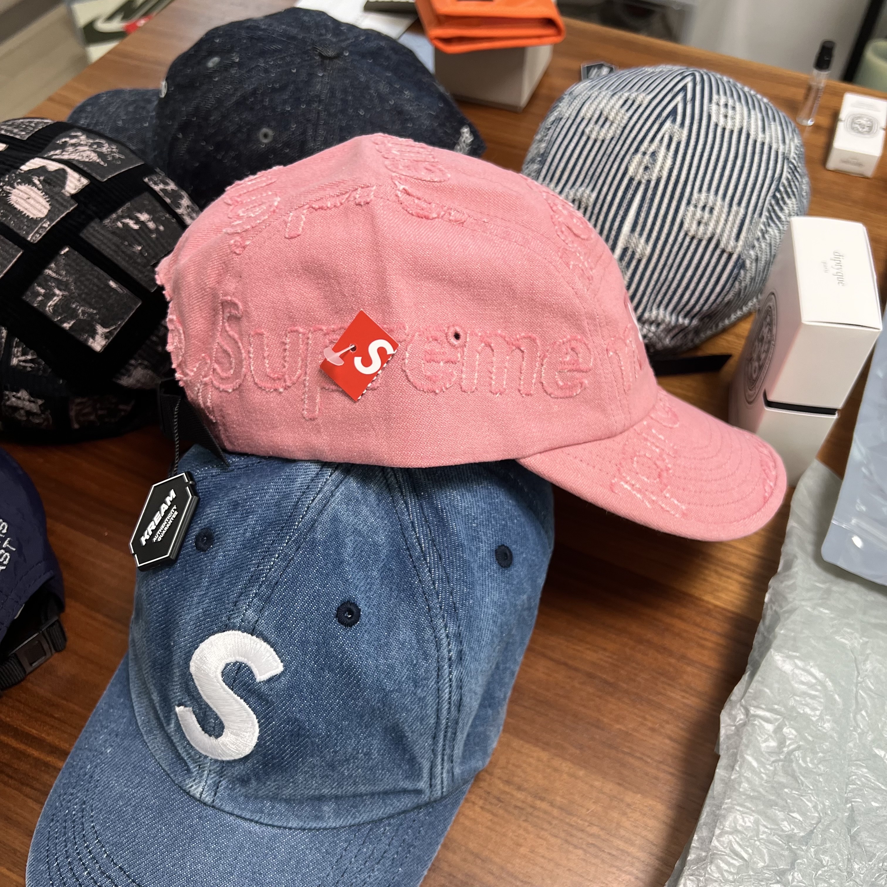 Supreme Lasered Denim Camp Cap Pink - 24FW 착용 스타일 - 2