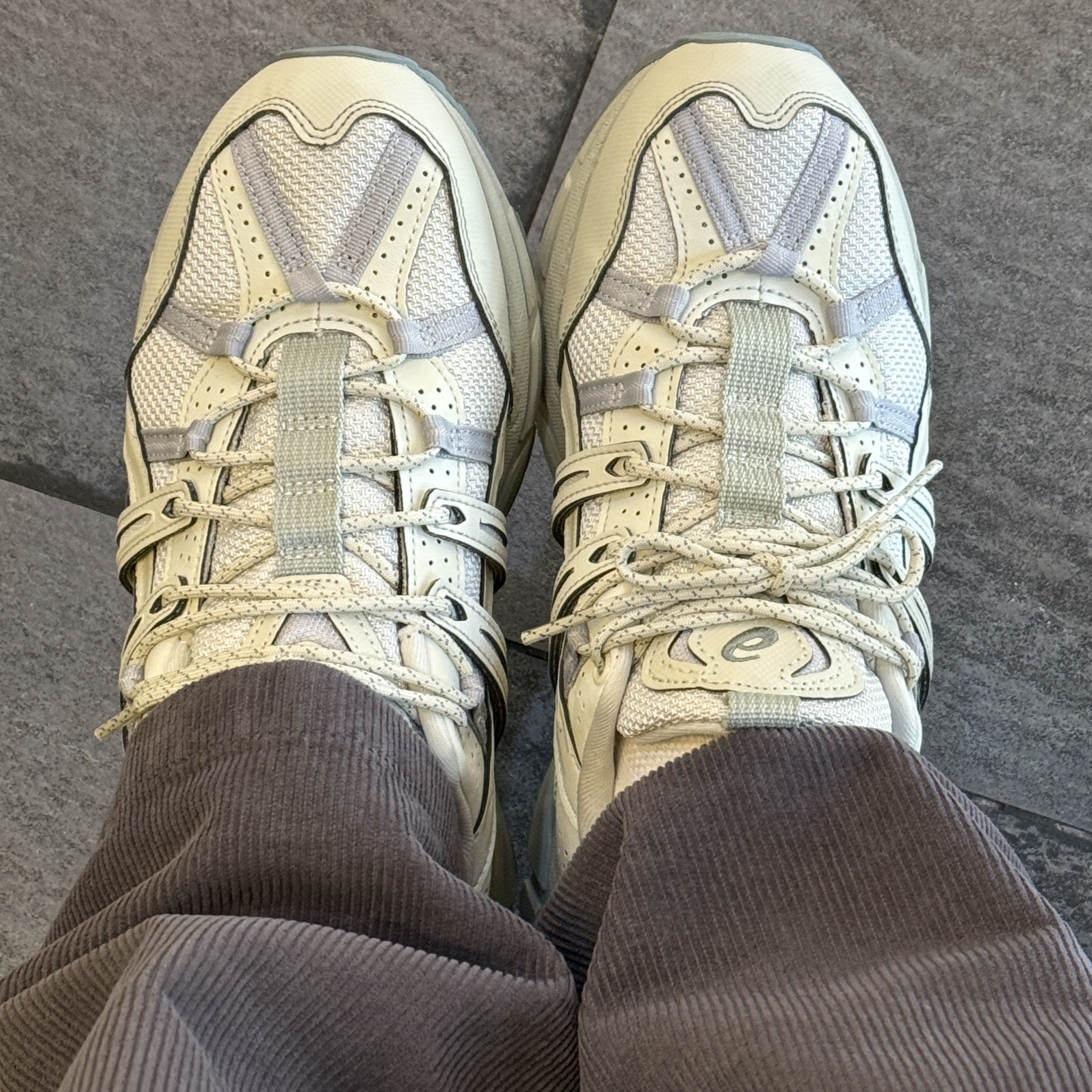Asics Gel-Sonoma 15-50 Light Dust Olive Grey 착용 스타일