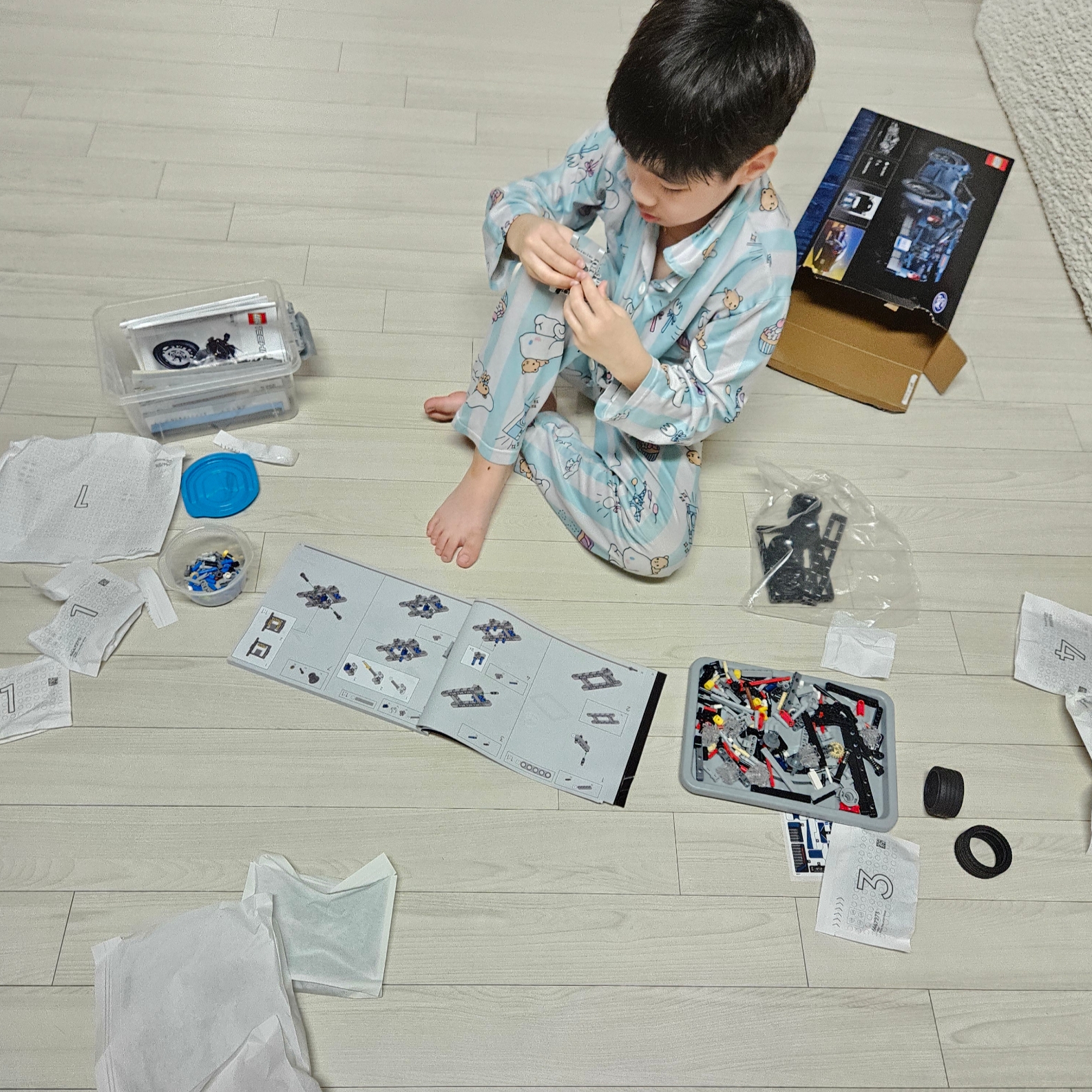Lego 2022 Ford GT, (Kids) Stone Island 31112 Stretch Cotton Wool Satin Garment Dyed Cargo Pants Navy Blue - 23SS 착용 스타일 - 2