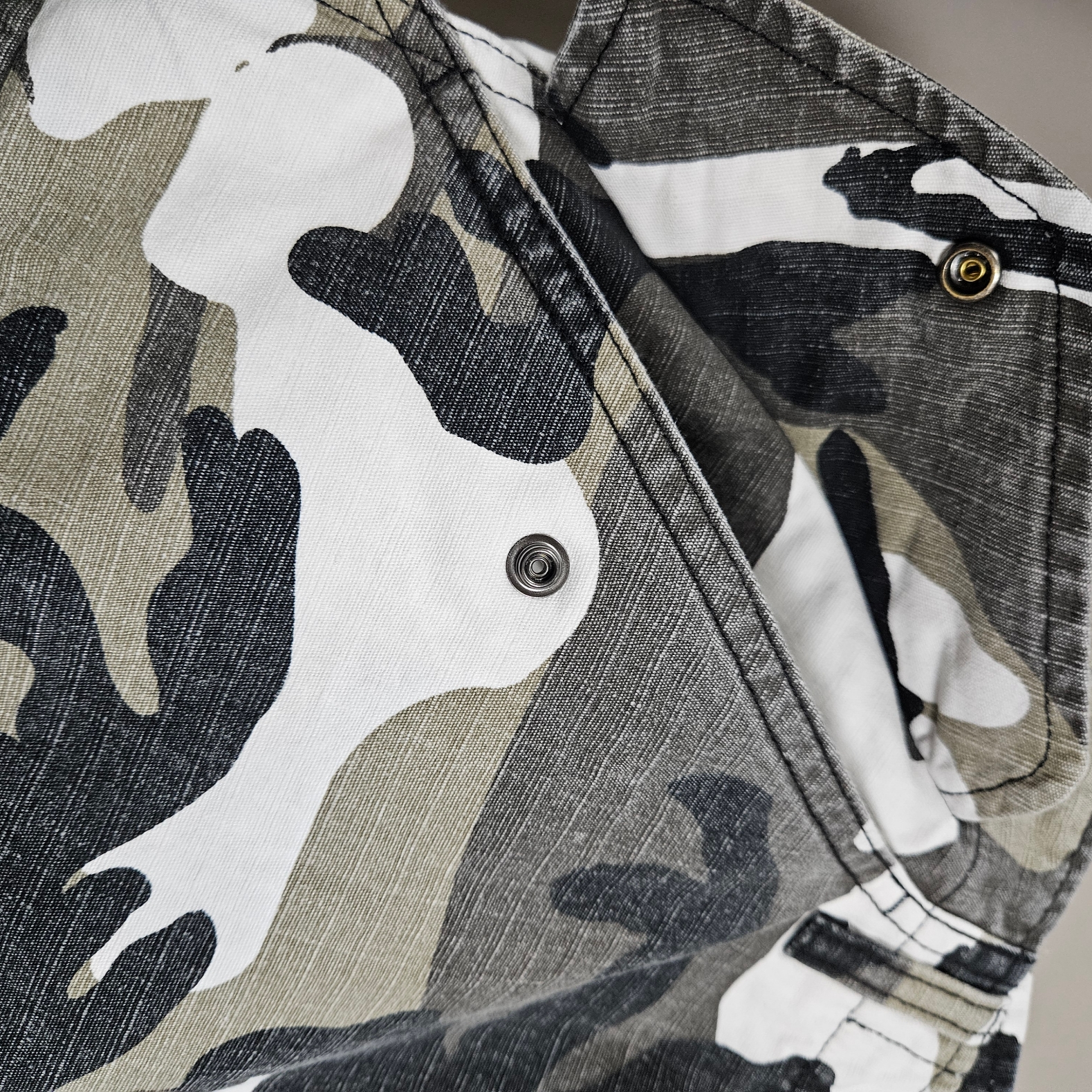 Stussy Ripstop Military Cargo Pants Ripstop Snow Camo, Supreme x Futura x New Era Snow Camo - 24SS 착용 스타일 - 9