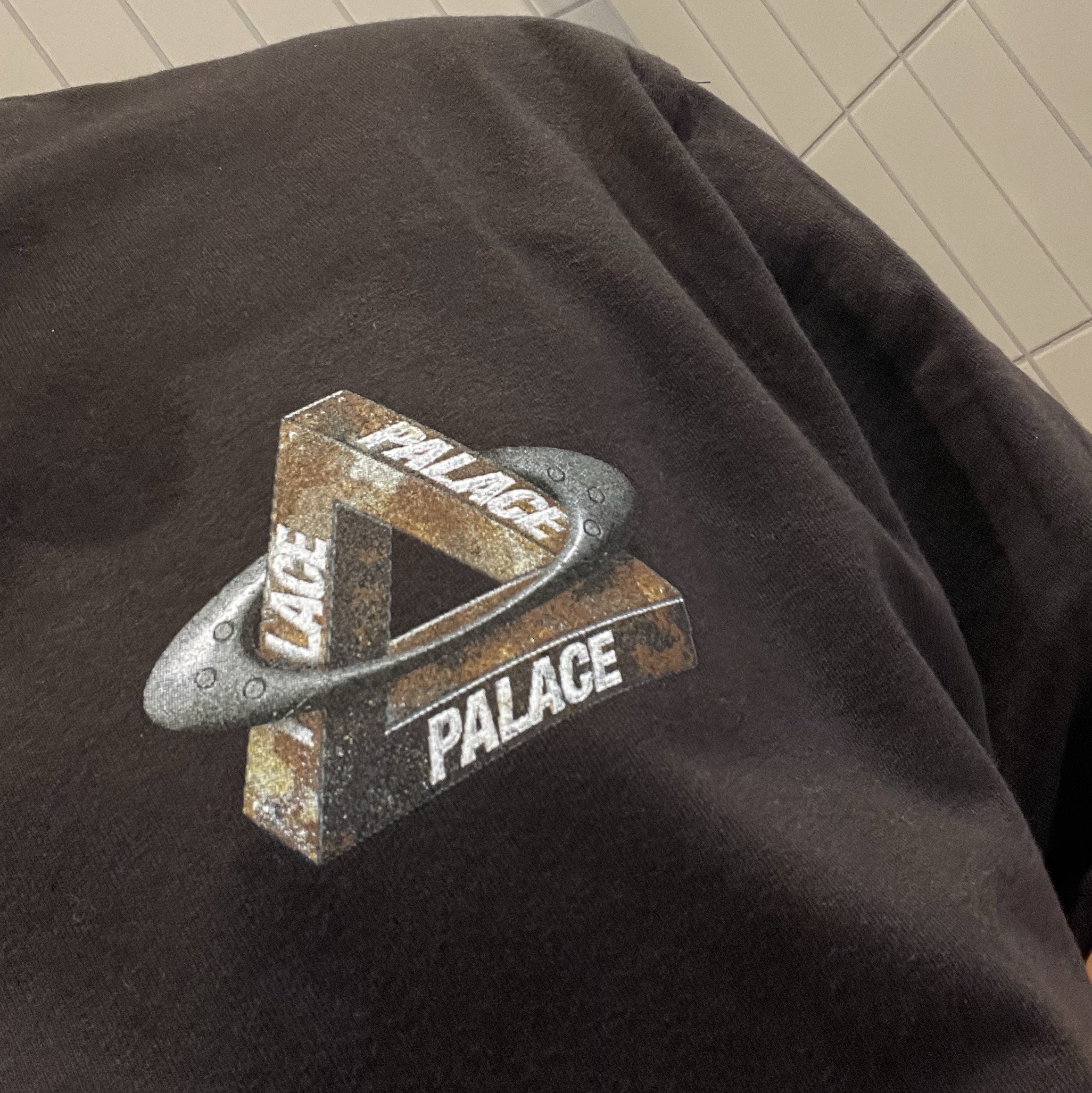 Palace x Oakley T-Shirt Black - 24FW 착용 스타일 - 1