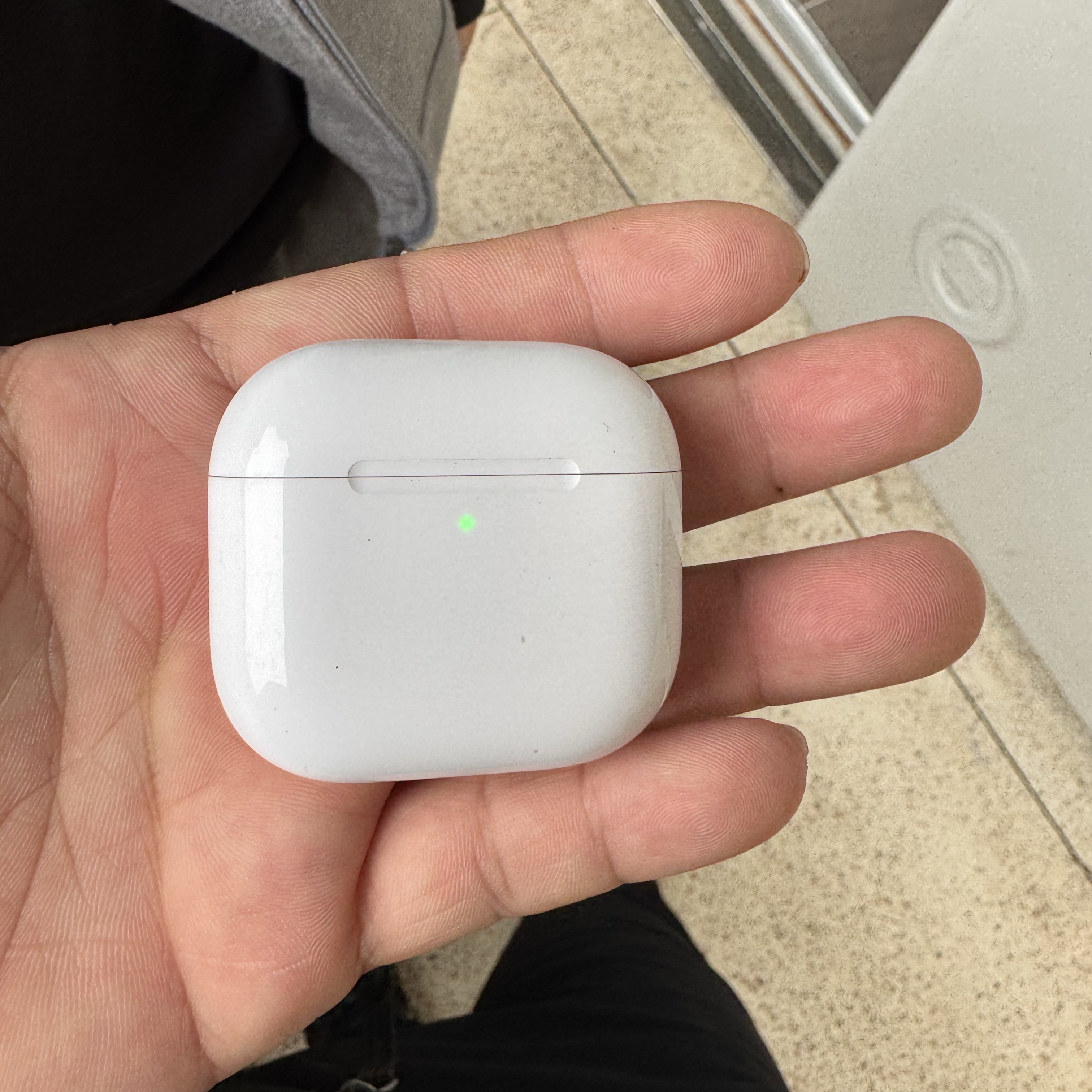Apple Airpods 4th Gen (Korean Ver.) 착용 스타일