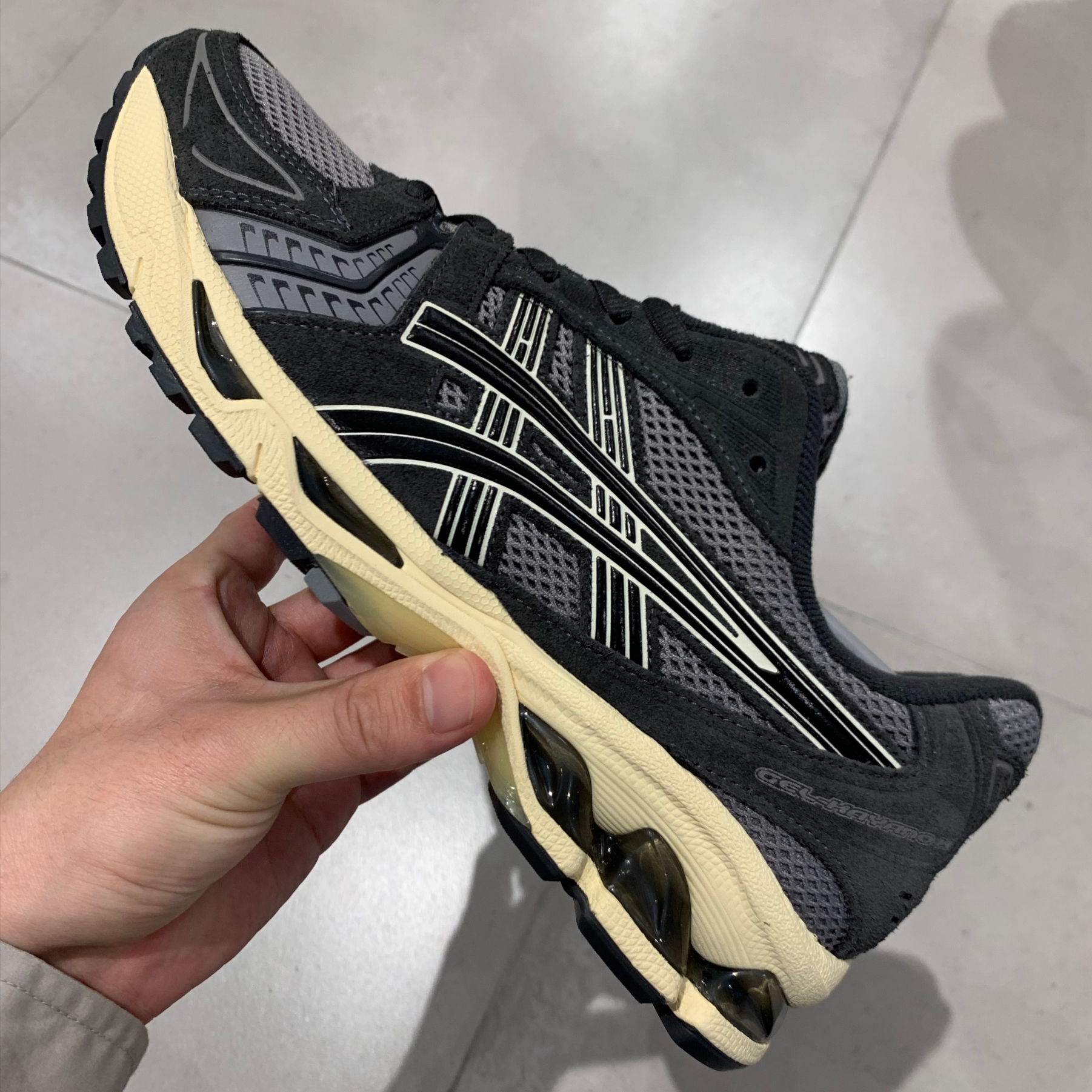 Asics Gel-Kayano 14 Clay Grey Black 착용 스타일
