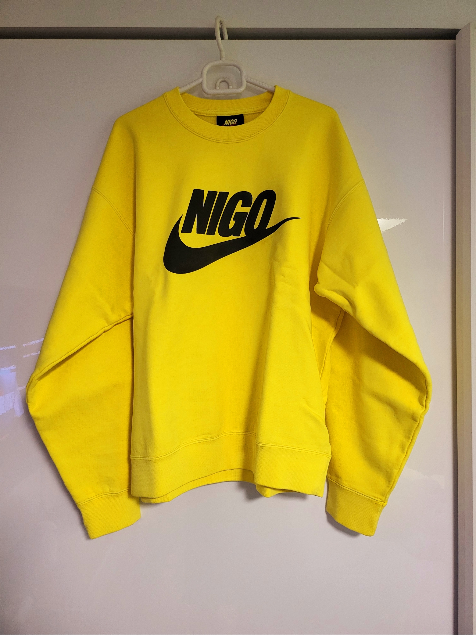 Nike x Nigo Fleece Crewneck Sweatshirt Speed Yellow (FV5941-735), (W) Jordan 1 x Travis Scott Retro Low OG SP Canary 착용 스타일 - 2